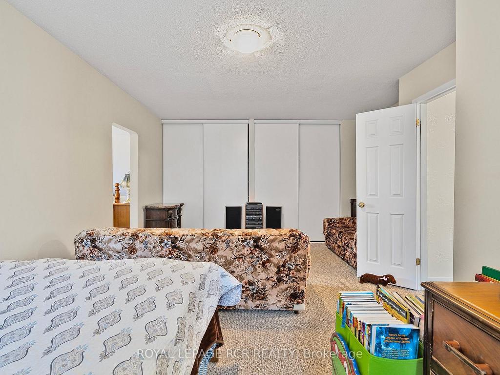









856


Magnolia

Avenue,
Newmarket,




ON
L3Y 3C7

