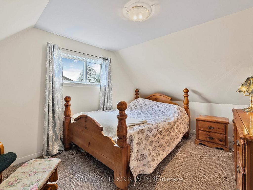 









856


Magnolia

Avenue,
Newmarket,




ON
L3Y 3C7

