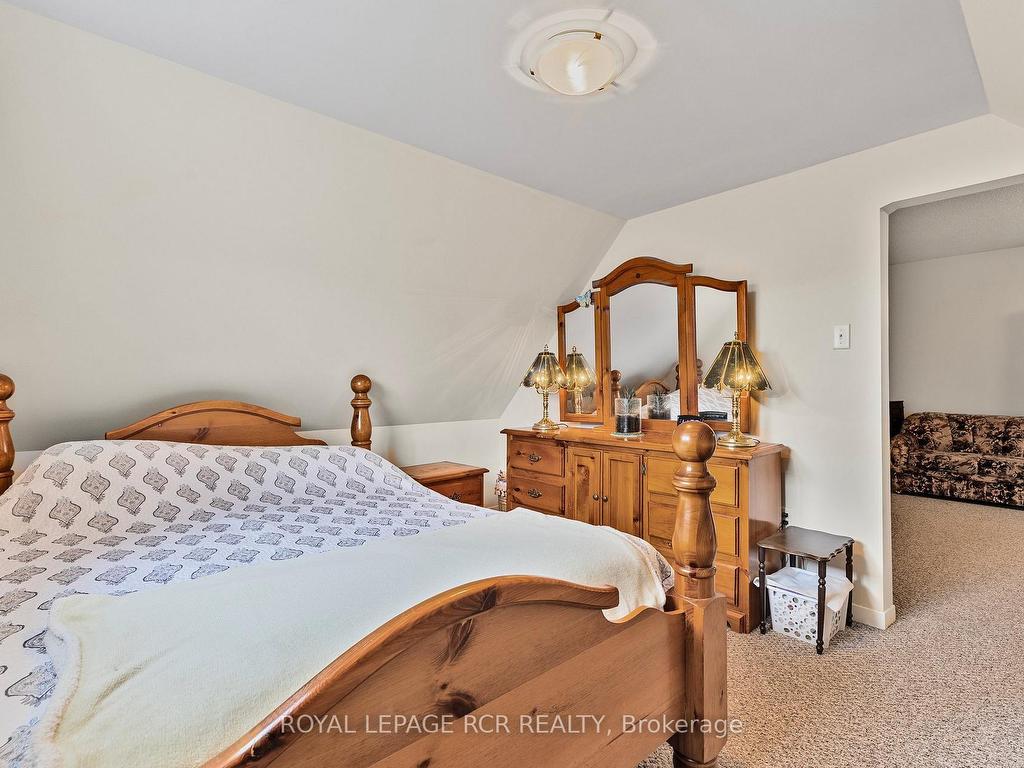 









856


Magnolia

Avenue,
Newmarket,




ON
L3Y 3C7

