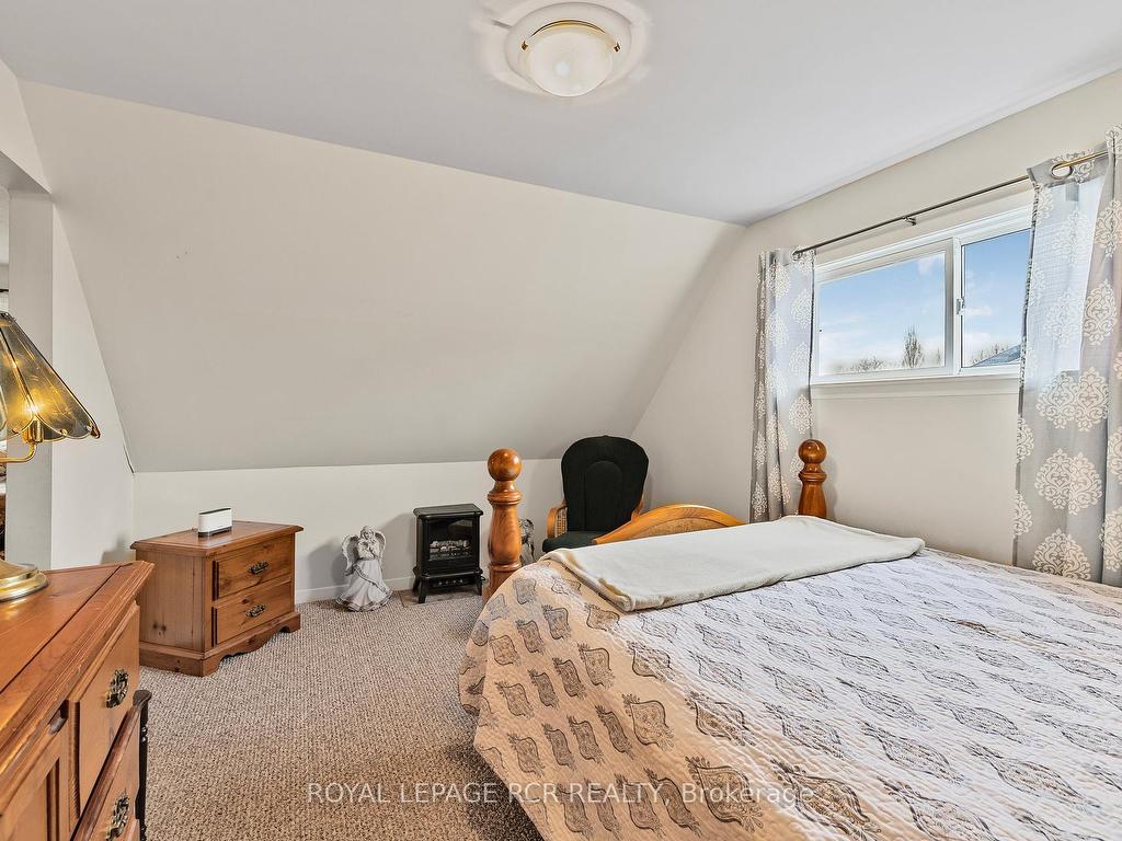 









856


Magnolia

Avenue,
Newmarket,




ON
L3Y 3C7

