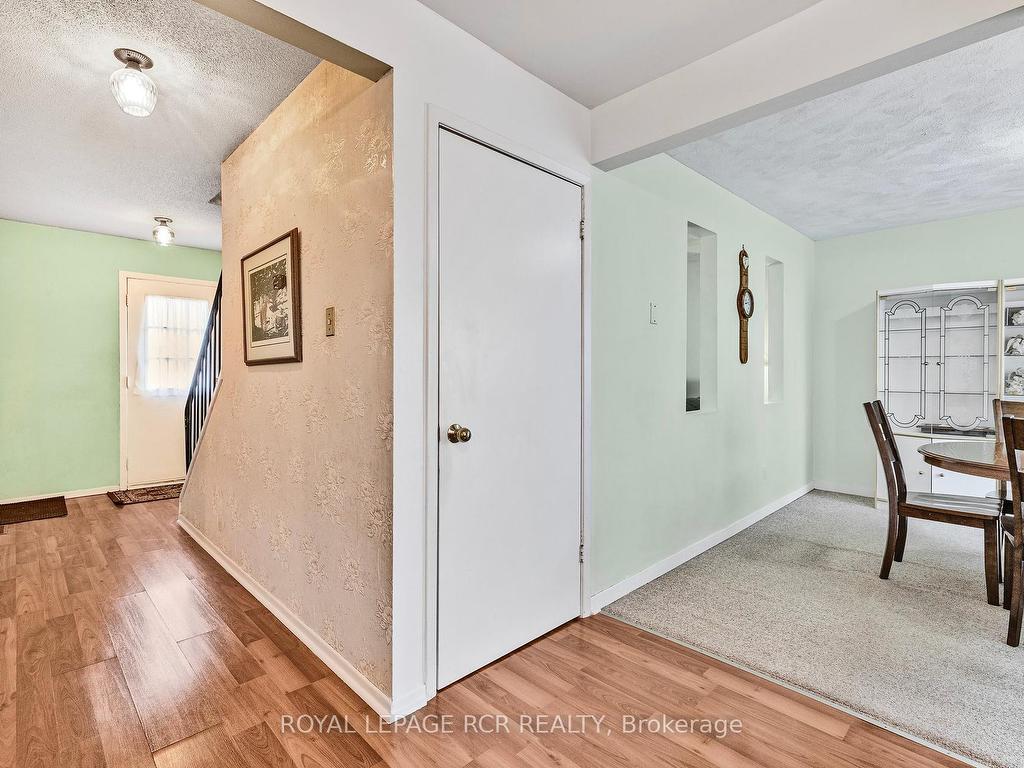 









856


Magnolia

Avenue,
Newmarket,




ON
L3Y 3C7

