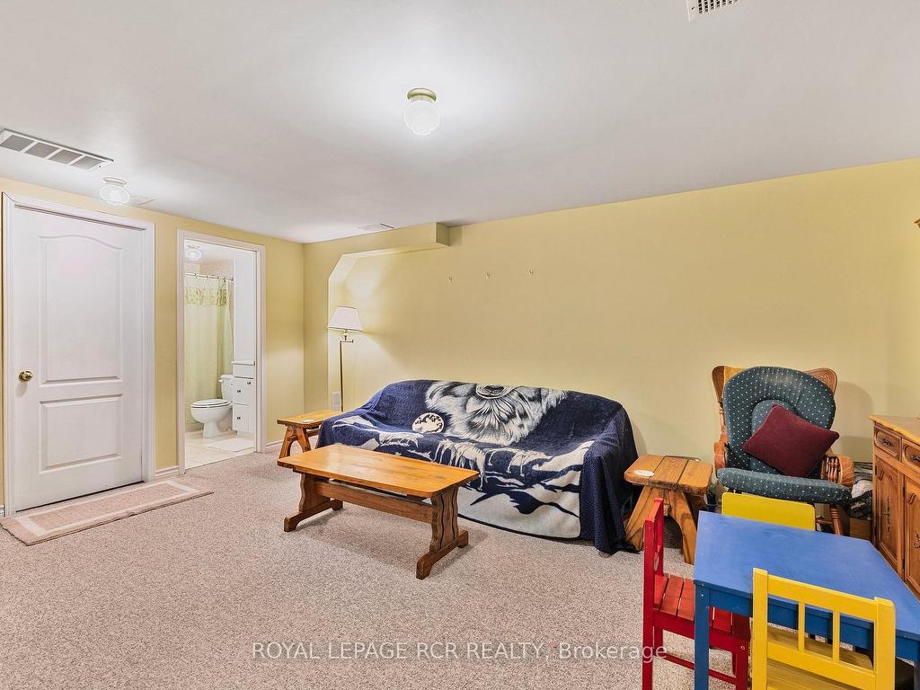 









856


Magnolia

Avenue,
Newmarket,




ON
L3Y 3C7

