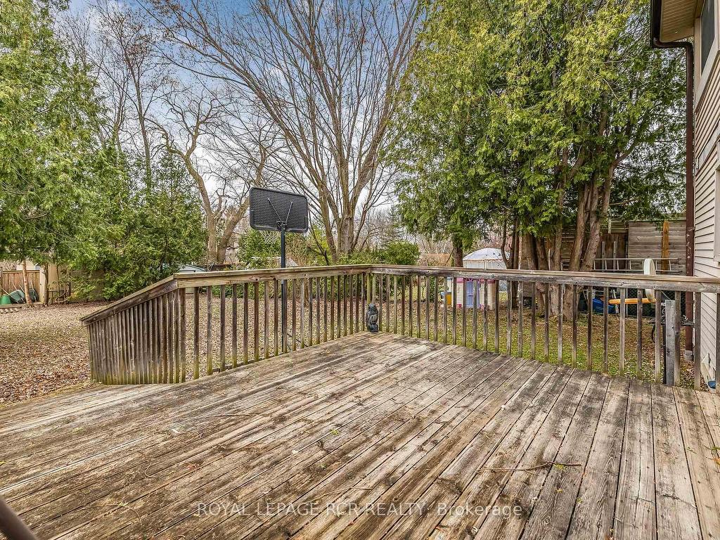 









856


Magnolia

Avenue,
Newmarket,




ON
L3Y 3C7

