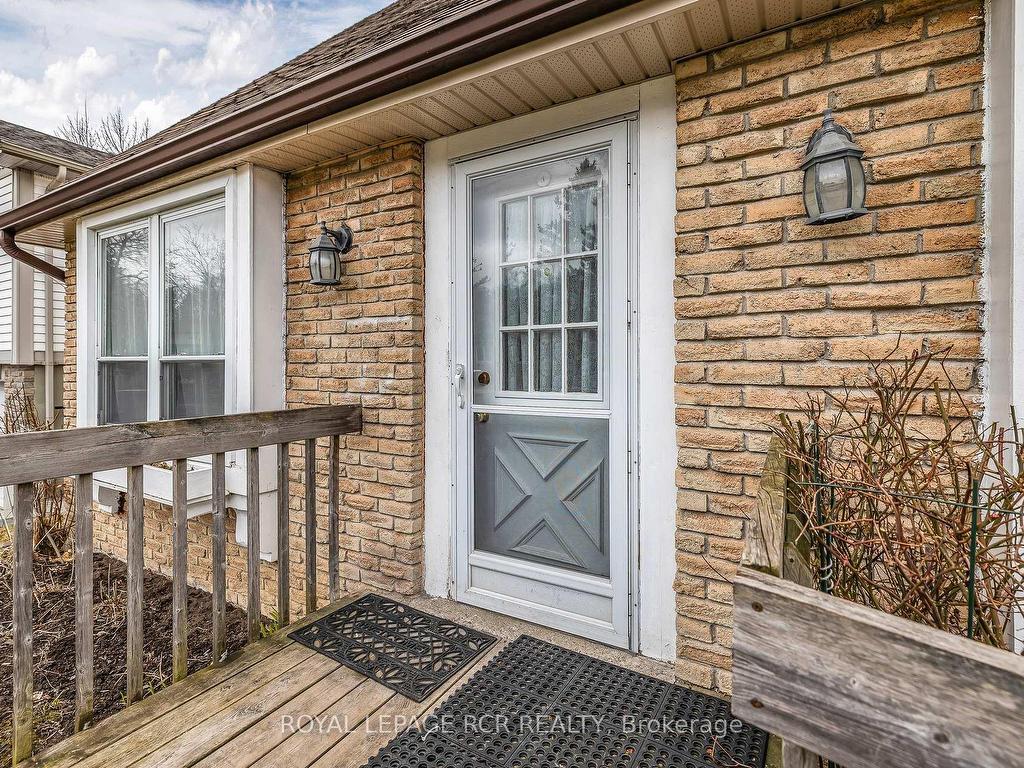 









856


Magnolia

Avenue,
Newmarket,




ON
L3Y 3C7


