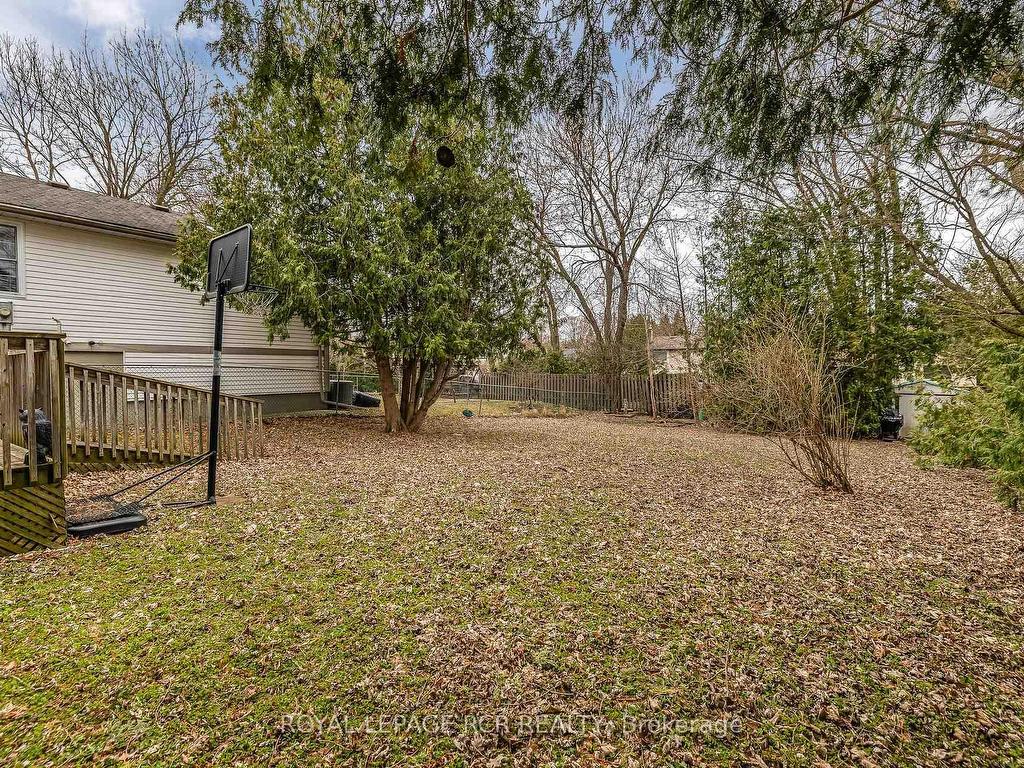 









856


Magnolia

Avenue,
Newmarket,




ON
L3Y 3C7

