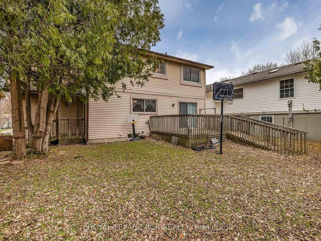 









856


Magnolia

Avenue,
Newmarket,




ON
L3Y 3C7

