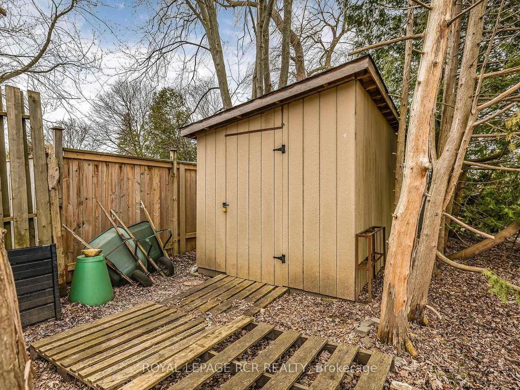 









856


Magnolia

Avenue,
Newmarket,




ON
L3Y 3C7

