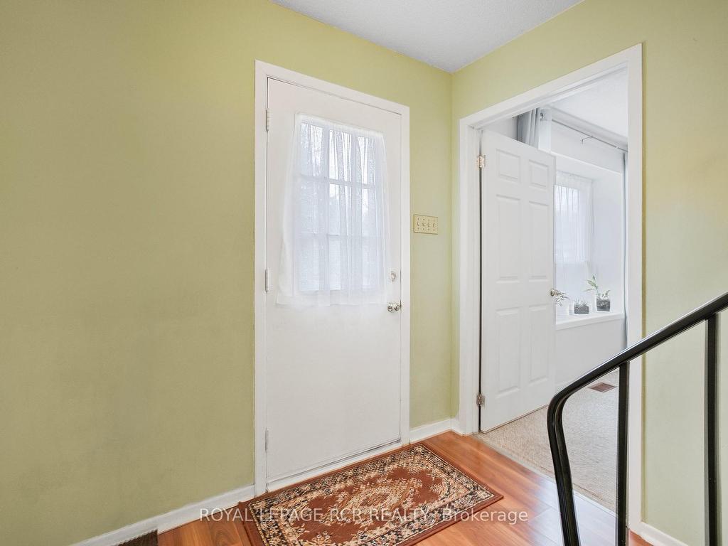









856


Magnolia

Avenue,
Newmarket,




ON
L3Y 3C7

