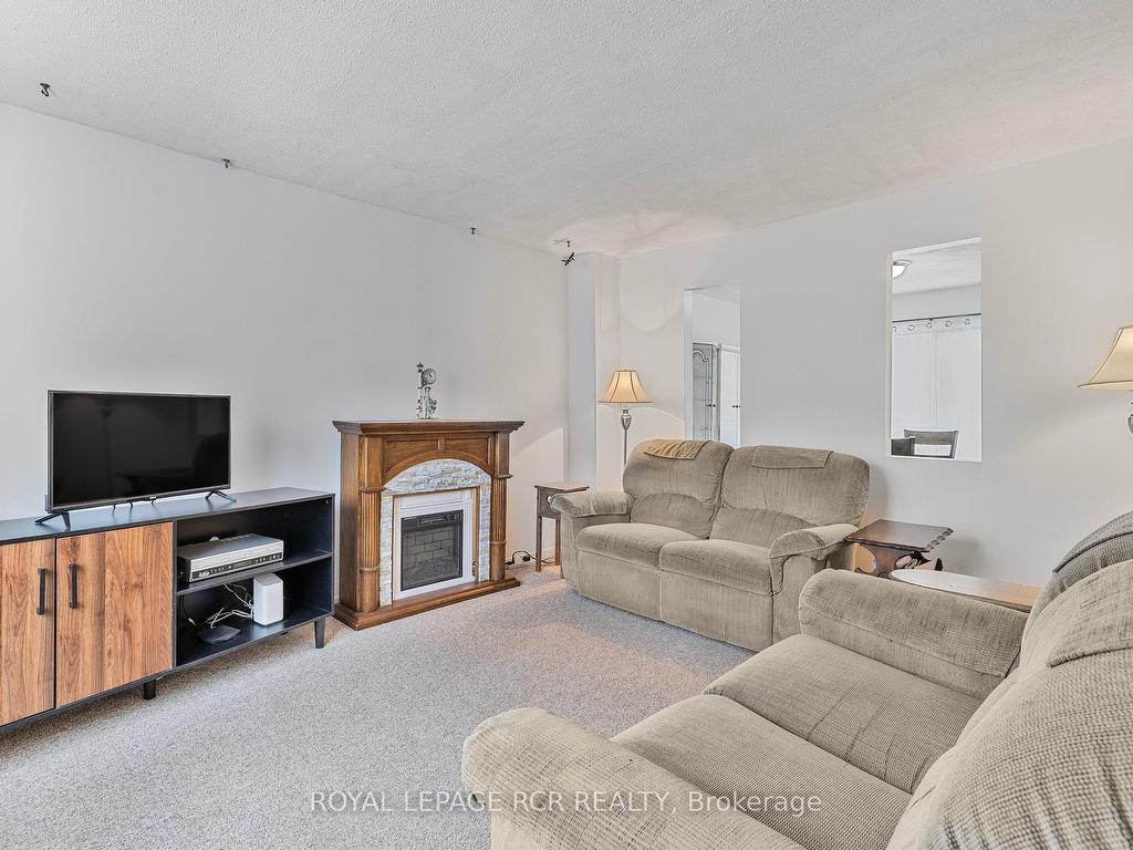 









856


Magnolia

Avenue,
Newmarket,




ON
L3Y 3C7

