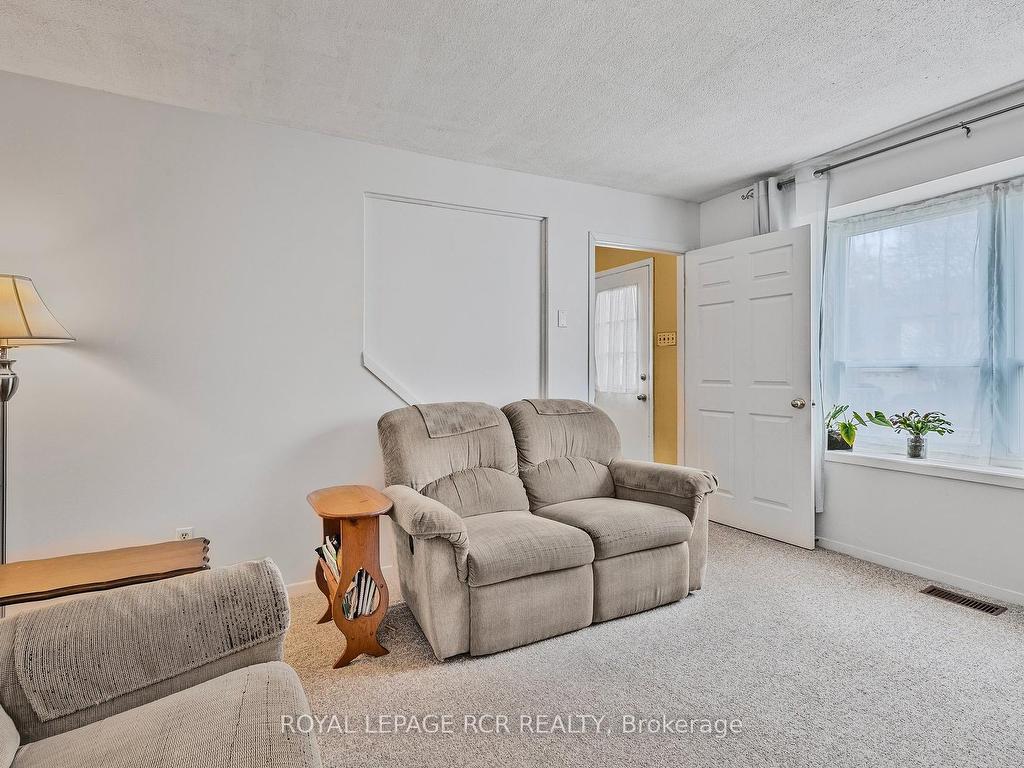 









856


Magnolia

Avenue,
Newmarket,




ON
L3Y 3C7

