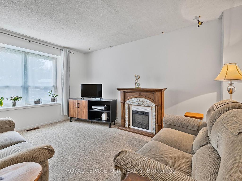 









856


Magnolia

Avenue,
Newmarket,




ON
L3Y 3C7

