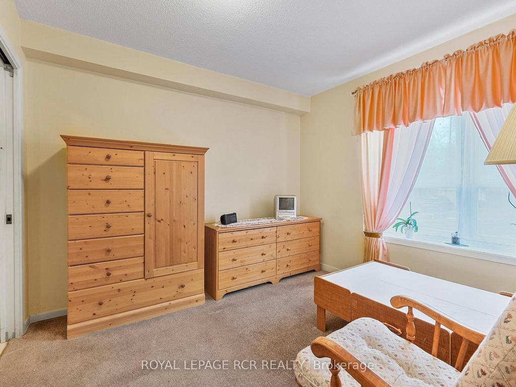 









856


Magnolia

Avenue,
Newmarket,




ON
L3Y 3C7

