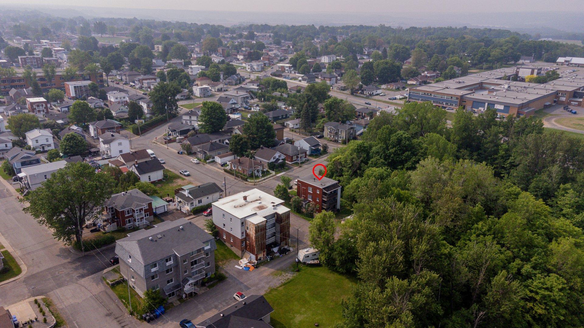 









910

 - 914


107e Rue

,
Shawinigan,




QC
G9P2L2

