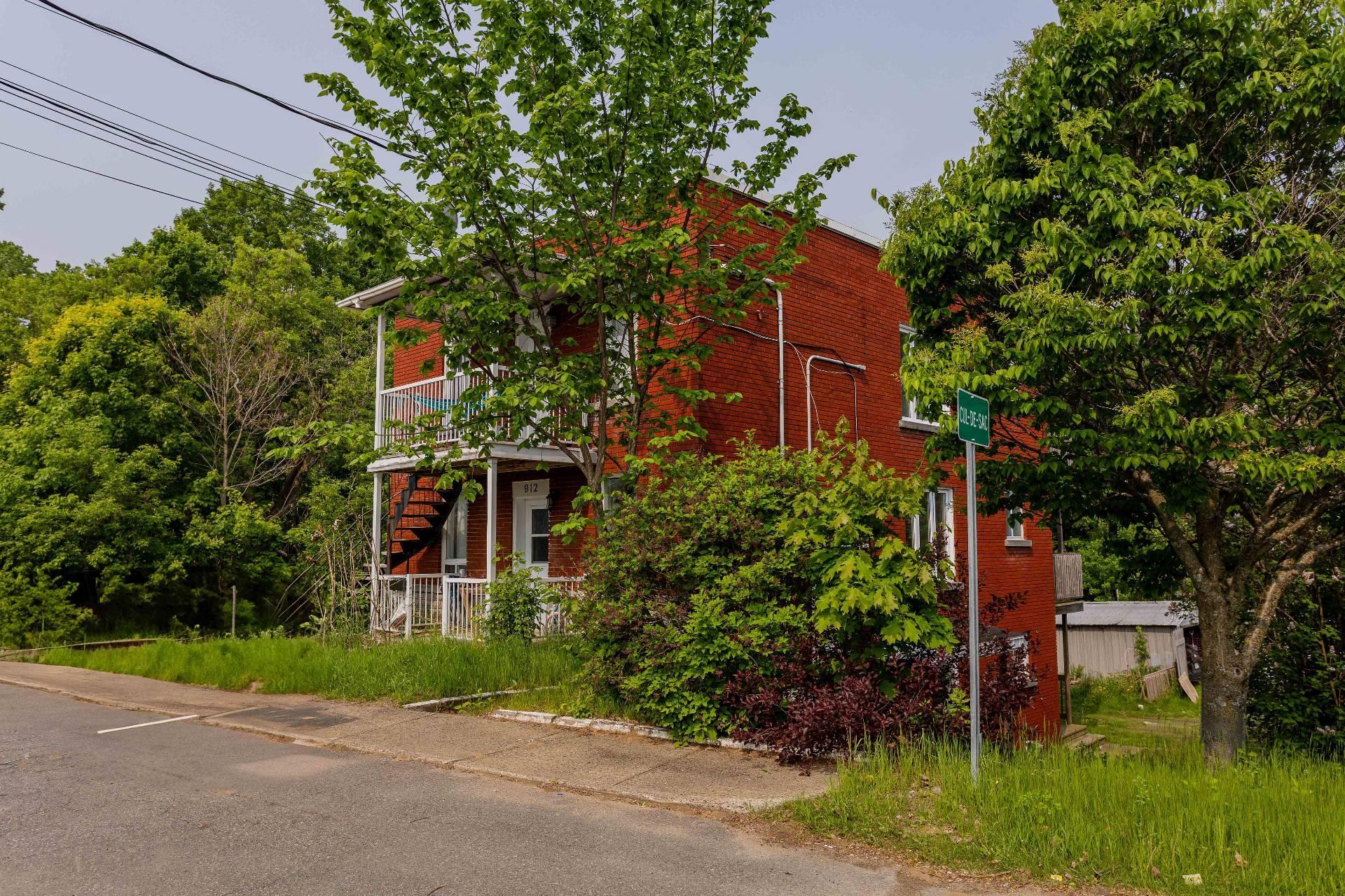 









910

 - 914


107e Rue

,
Shawinigan,




QC
G9P2L2

