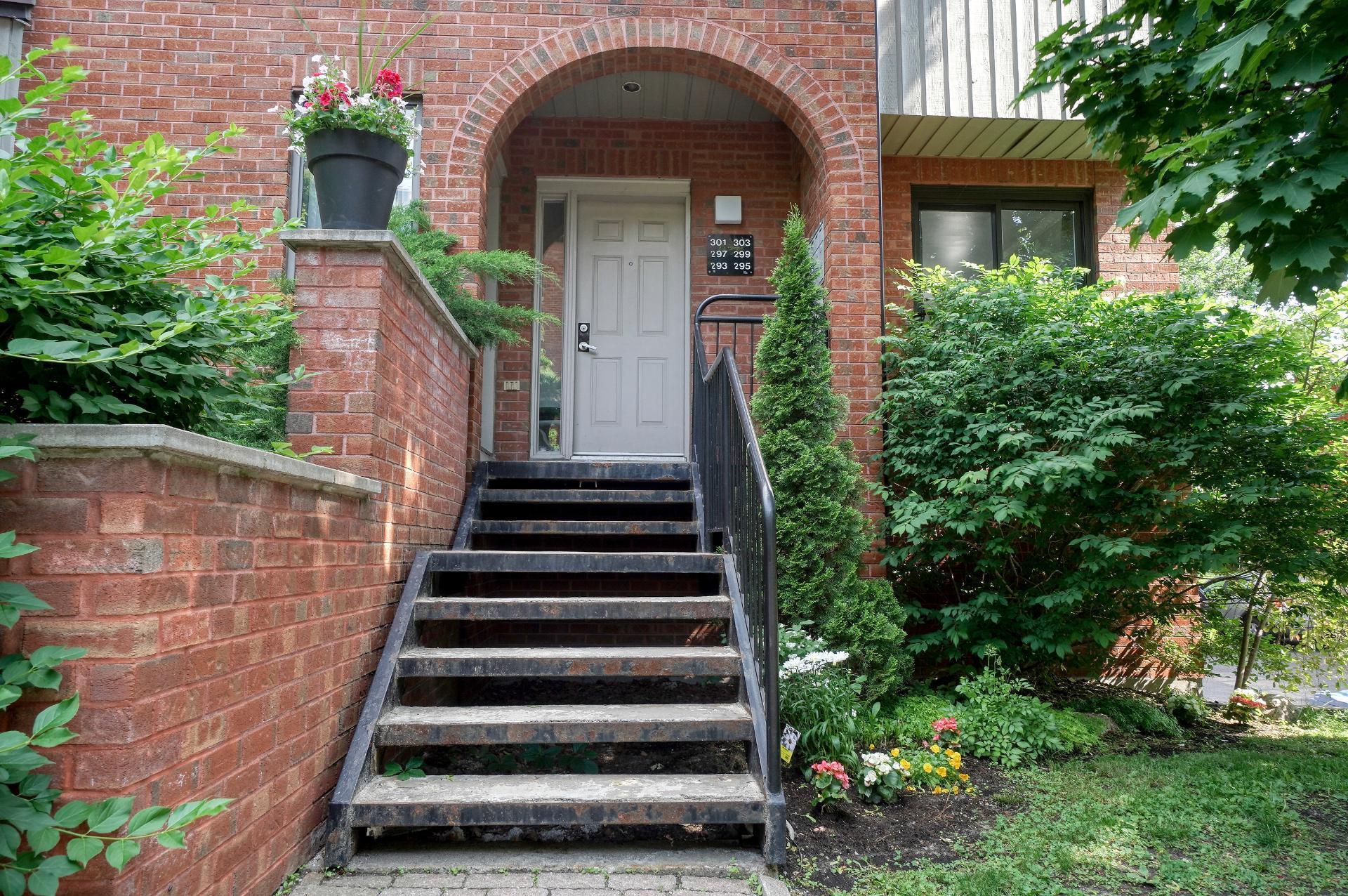 









295


Rue d'Orléans

,
Saint-Lambert,




QC
J4S1Y1

