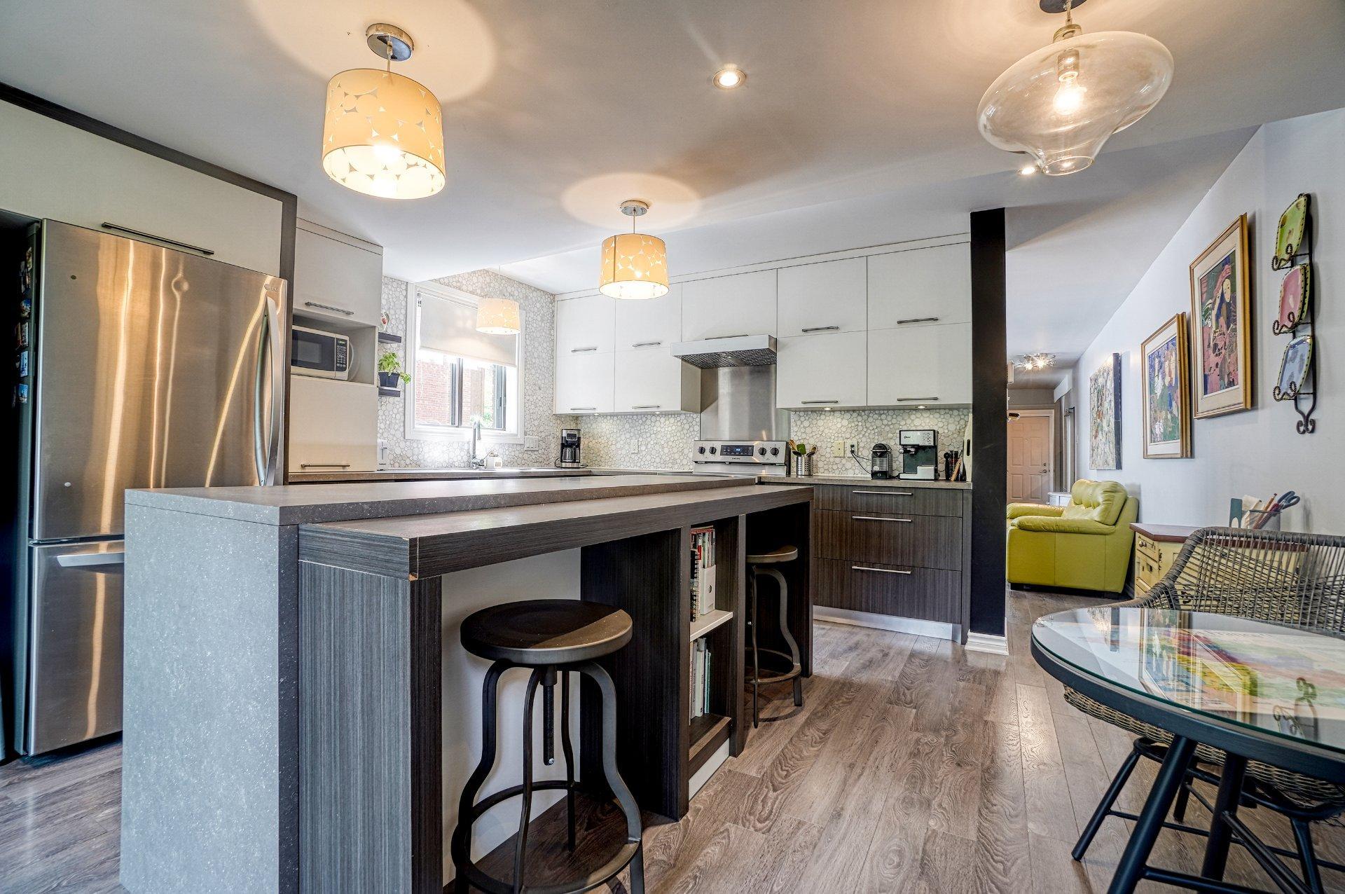 









295


Rue d'Orléans

,
Saint-Lambert,




QC
J4S1Y1

