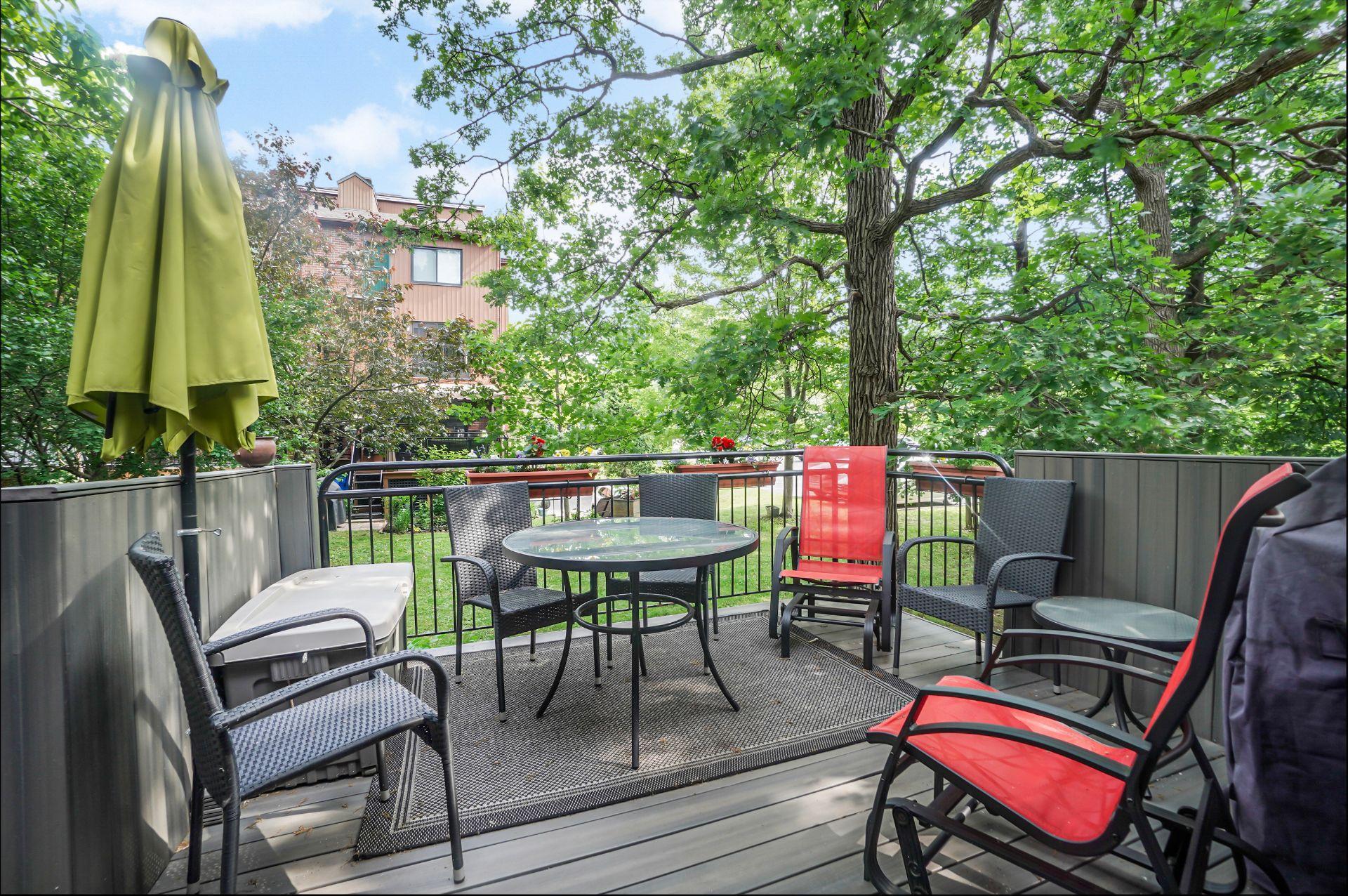 









295


Rue d'Orléans

,
Saint-Lambert,




QC
J4S1Y1

