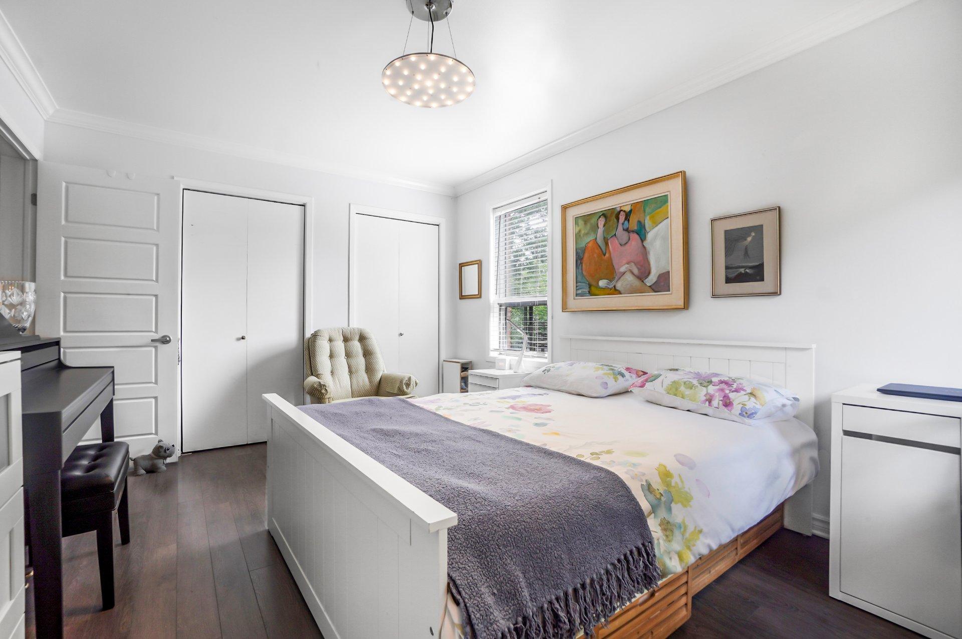 









295


Rue d'Orléans

,
Saint-Lambert,




QC
J4S1Y1

