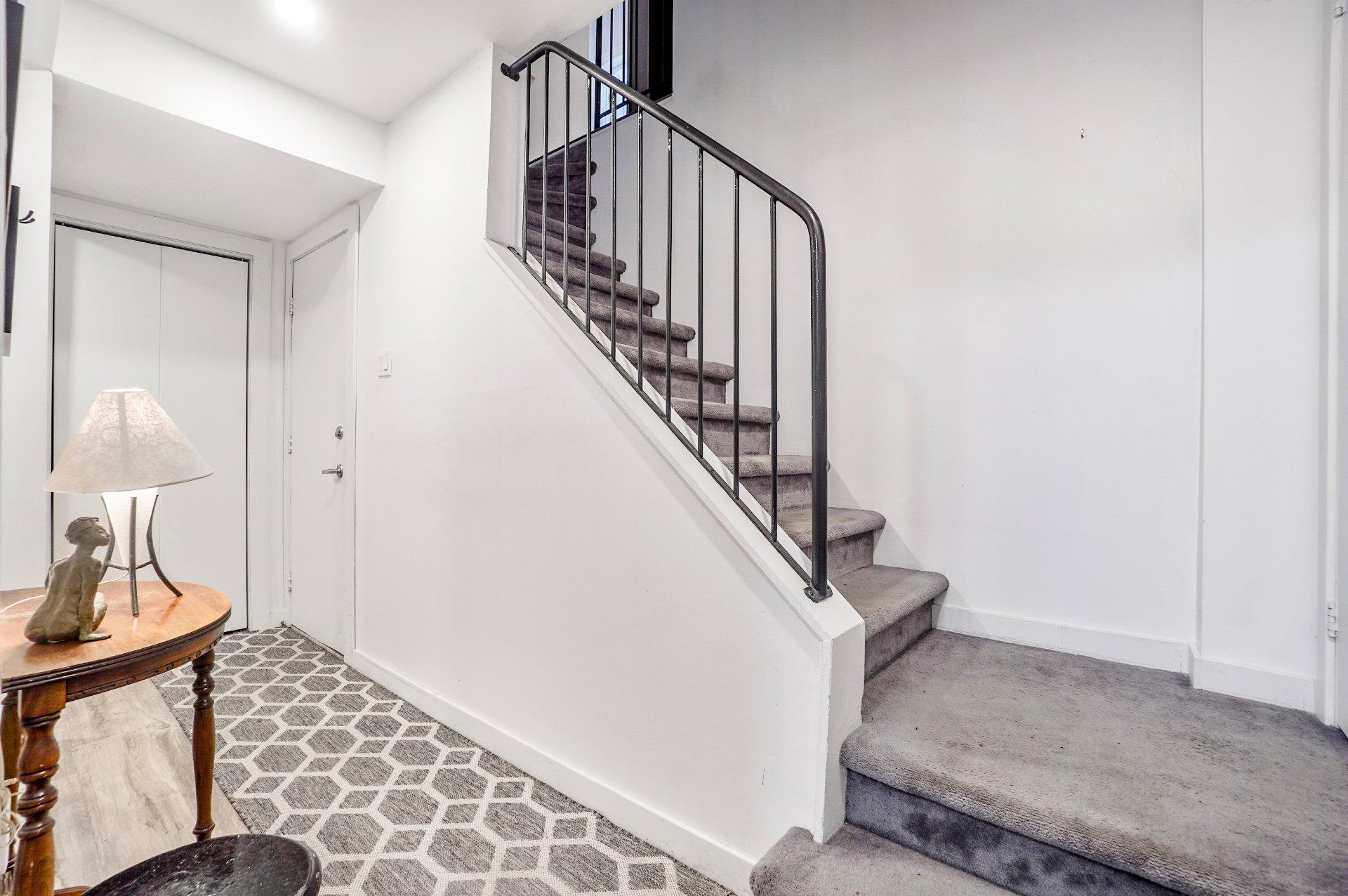 









295


Rue d'Orléans

,
Saint-Lambert,




QC
J4S1Y1

