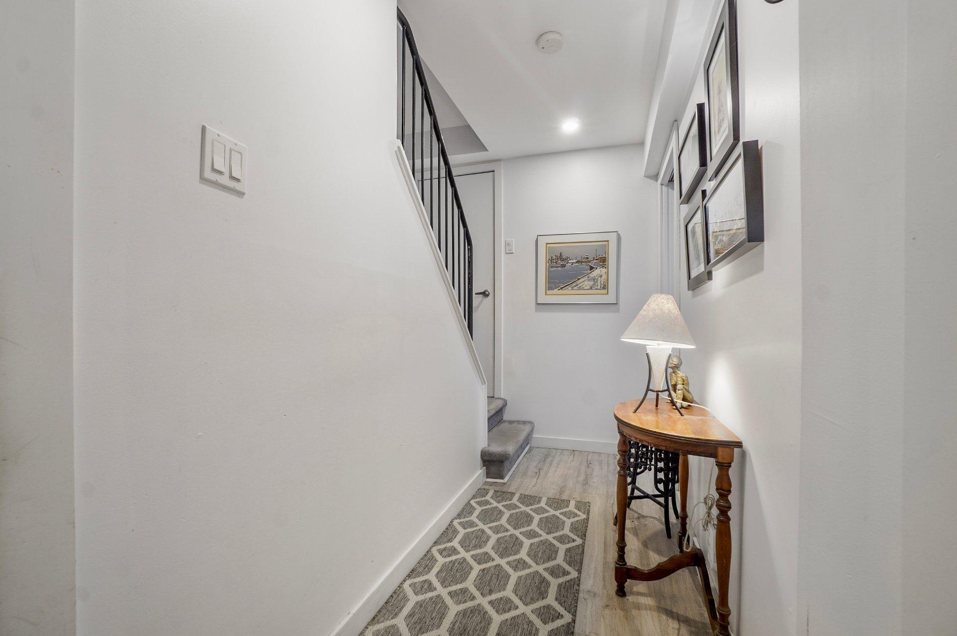 









295


Rue d'Orléans

,
Saint-Lambert,




QC
J4S1Y1

