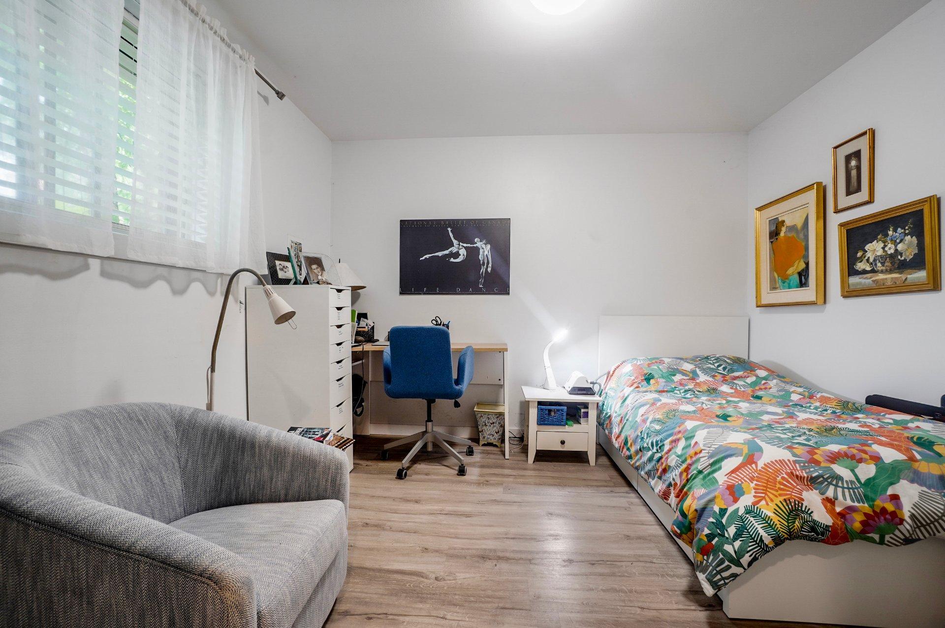 









295


Rue d'Orléans

,
Saint-Lambert,




QC
J4S1Y1

