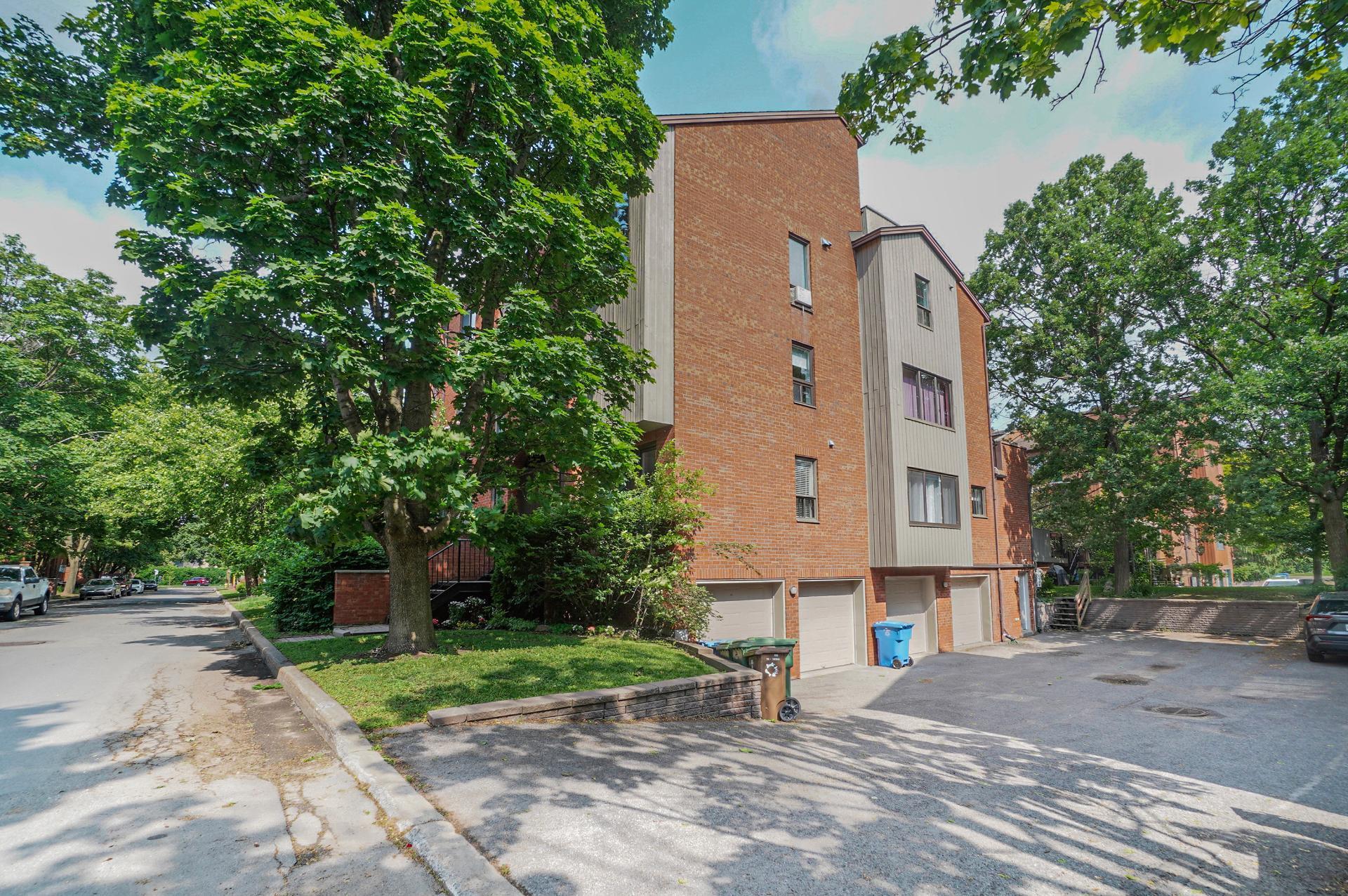 









295


Rue d'Orléans

,
Saint-Lambert,




QC
J4S1Y1

