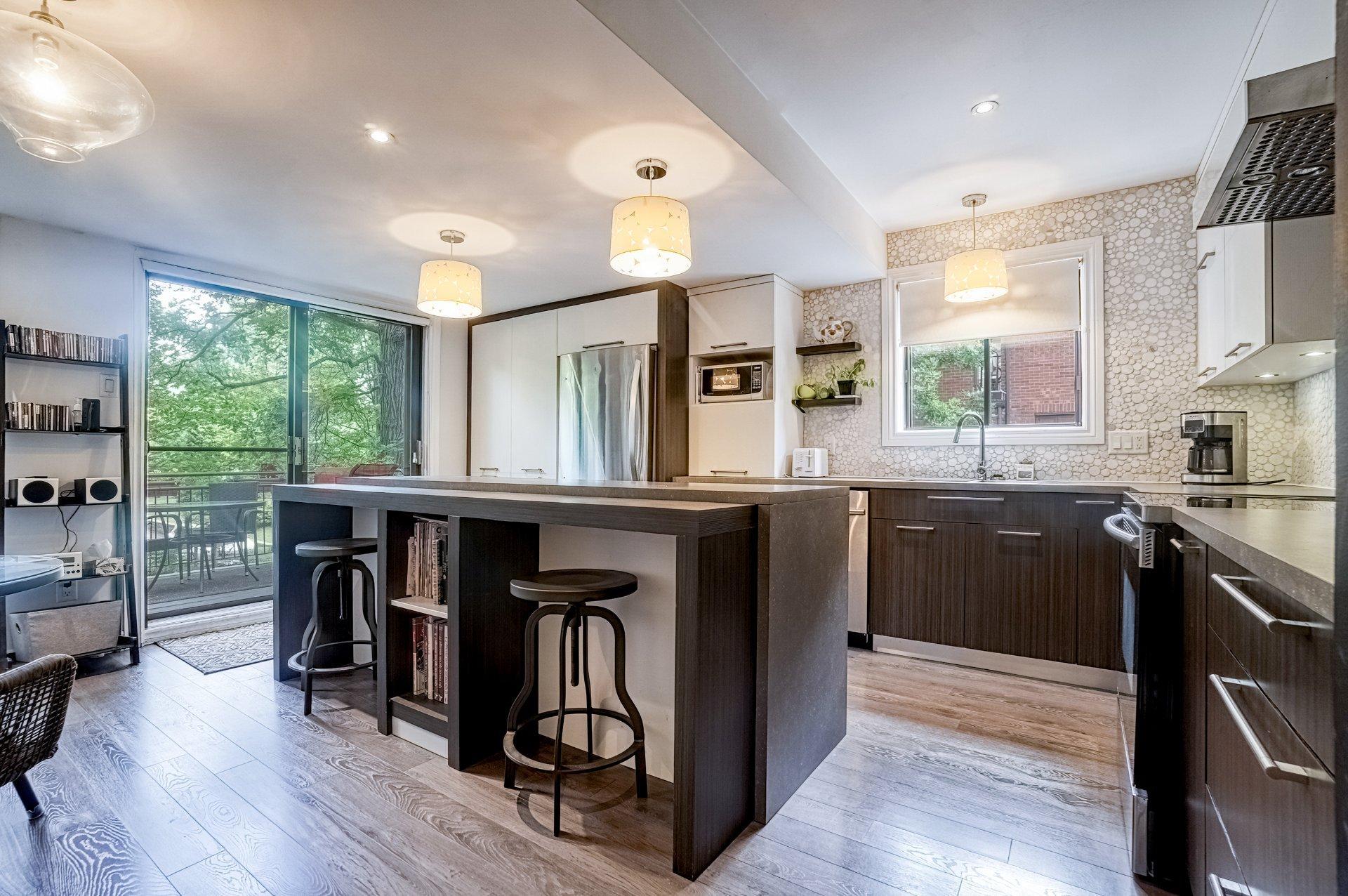 









295


Rue d'Orléans

,
Saint-Lambert,




QC
J4S1Y1

