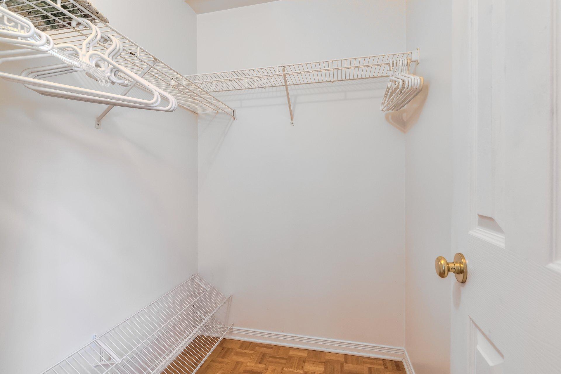 









17115


Rue Guillaume

,
Montréal (Pierrefonds-Roxboro),




QC
H9J3T6

