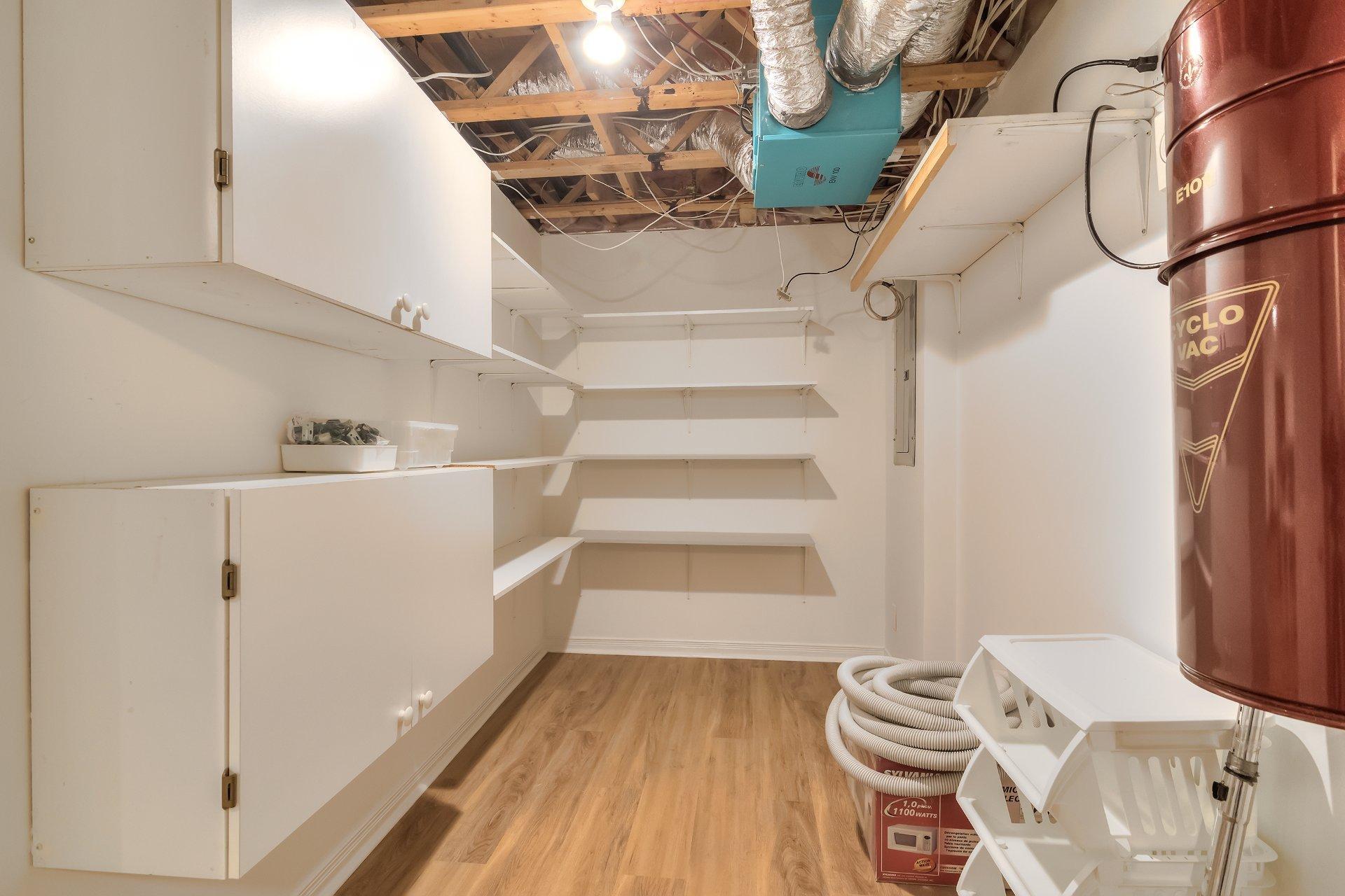 









17115


Rue Guillaume

,
Montréal (Pierrefonds-Roxboro),




QC
H9J3T6

