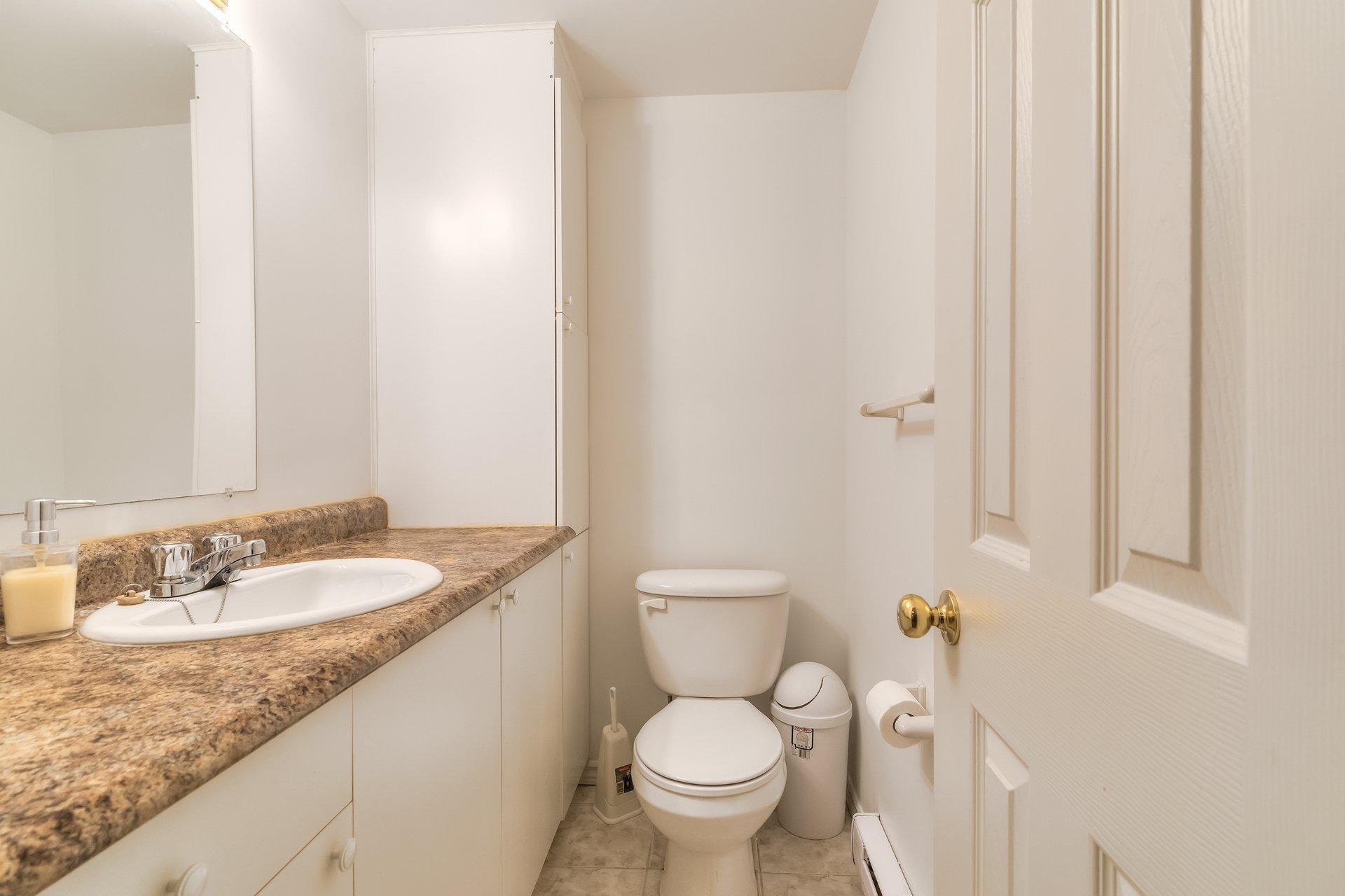 









17115


Rue Guillaume

,
Montréal (Pierrefonds-Roxboro),




QC
H9J3T6

