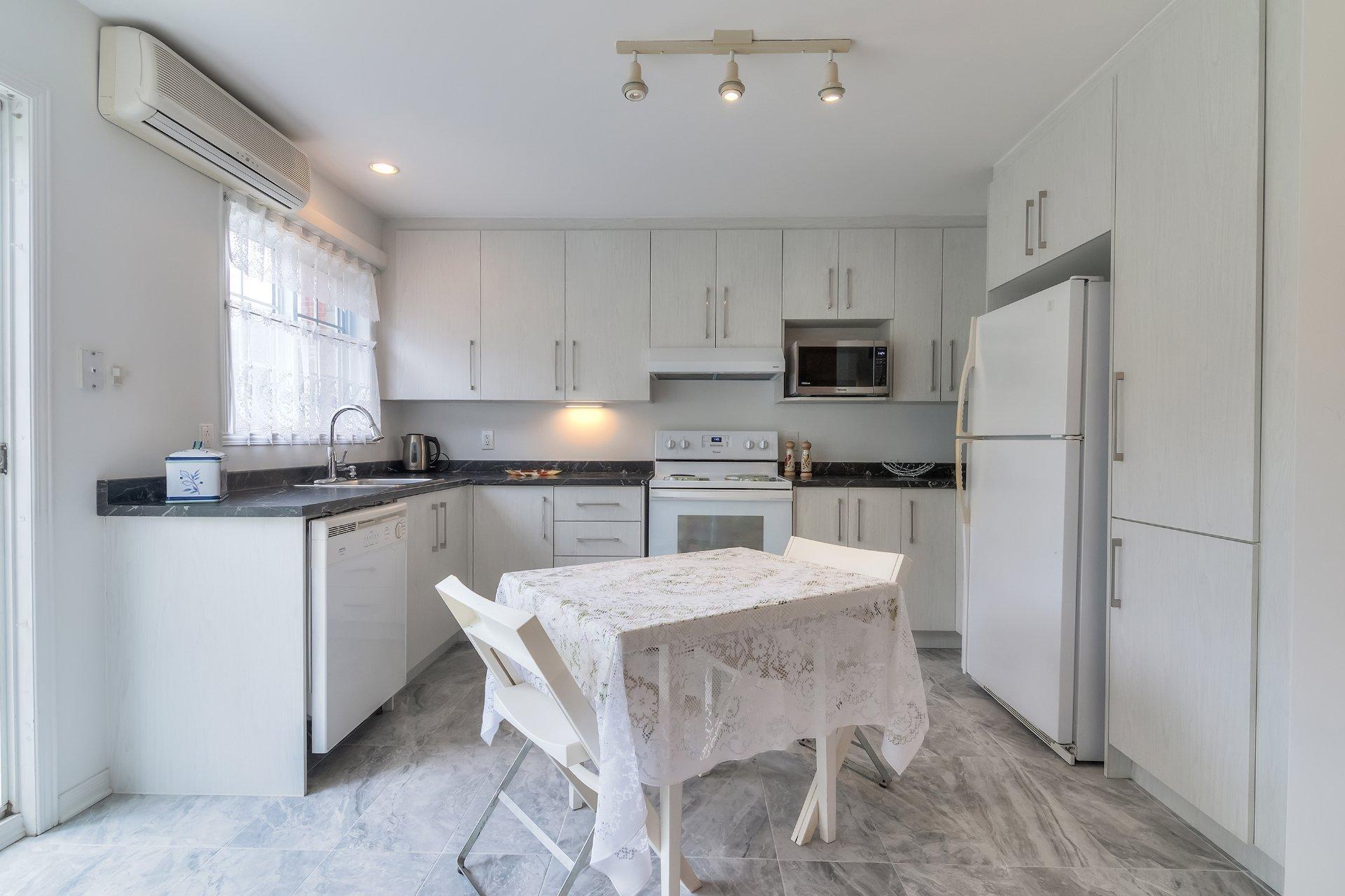 









17115


Rue Guillaume

,
Montréal (Pierrefonds-Roxboro),




QC
H9J3T6

