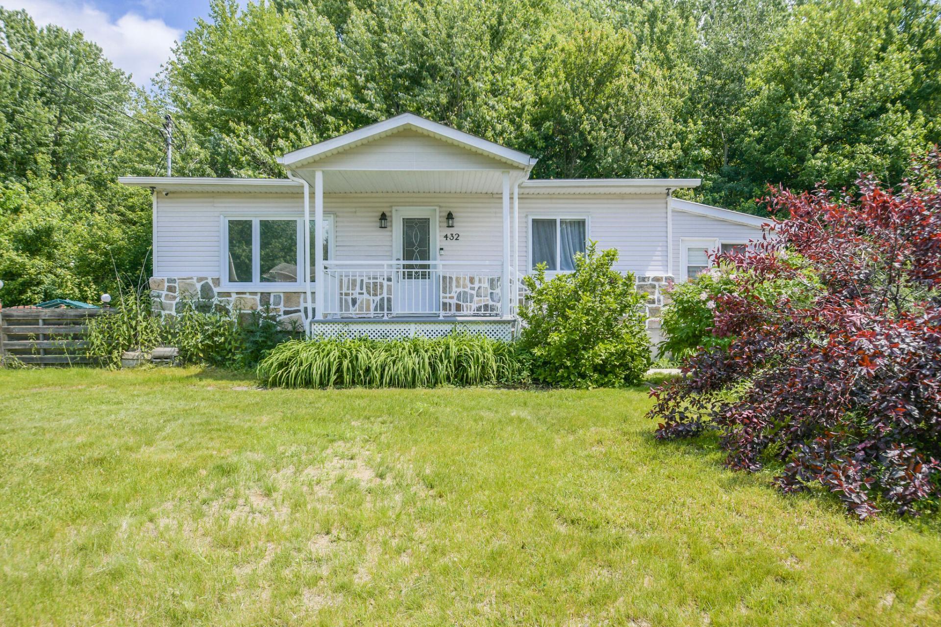 









432


28e Avenue

,
Pointe-Calumet,




QC
J0N1G1

