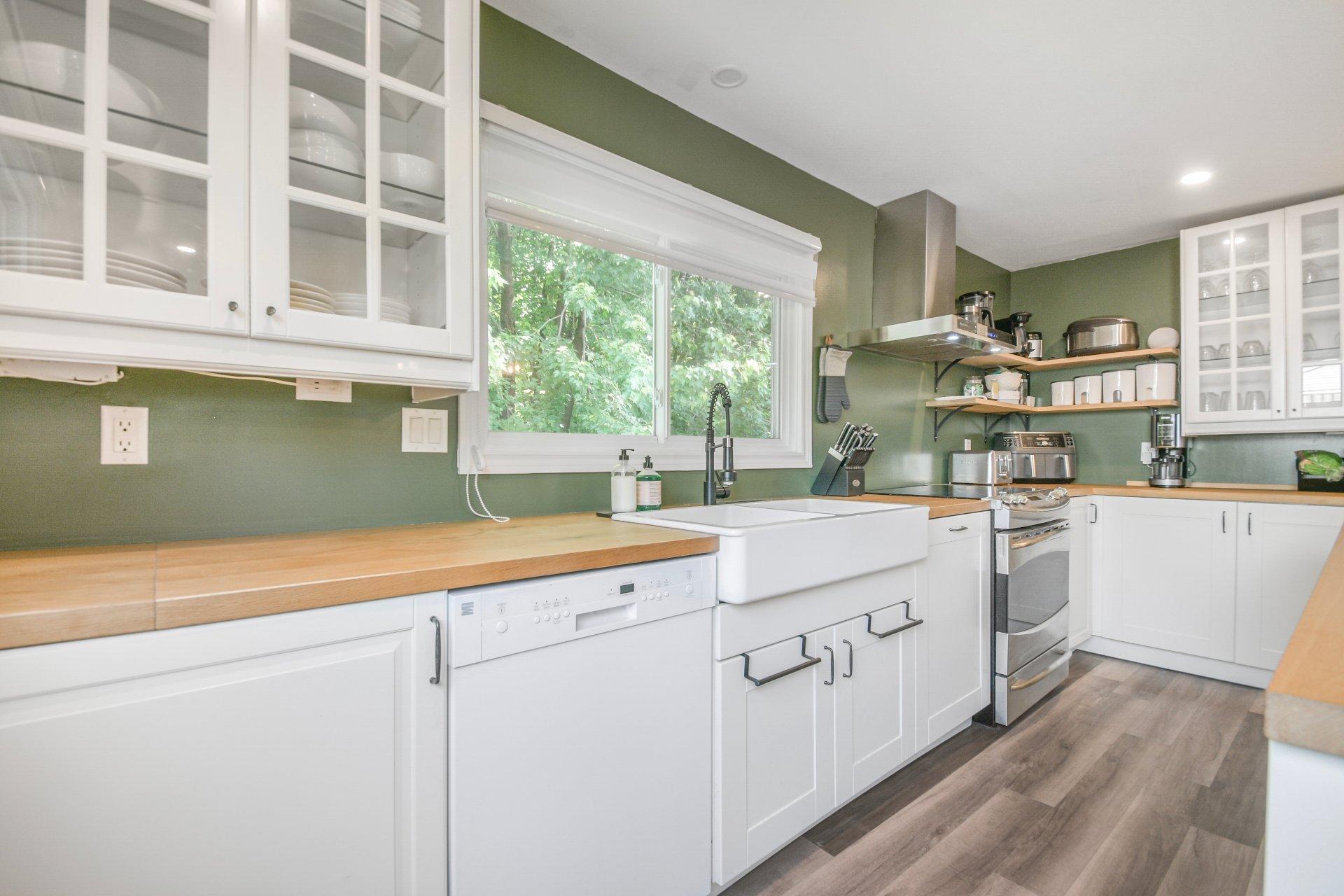 









432


28e Avenue

,
Pointe-Calumet,




QC
J0N1G1

