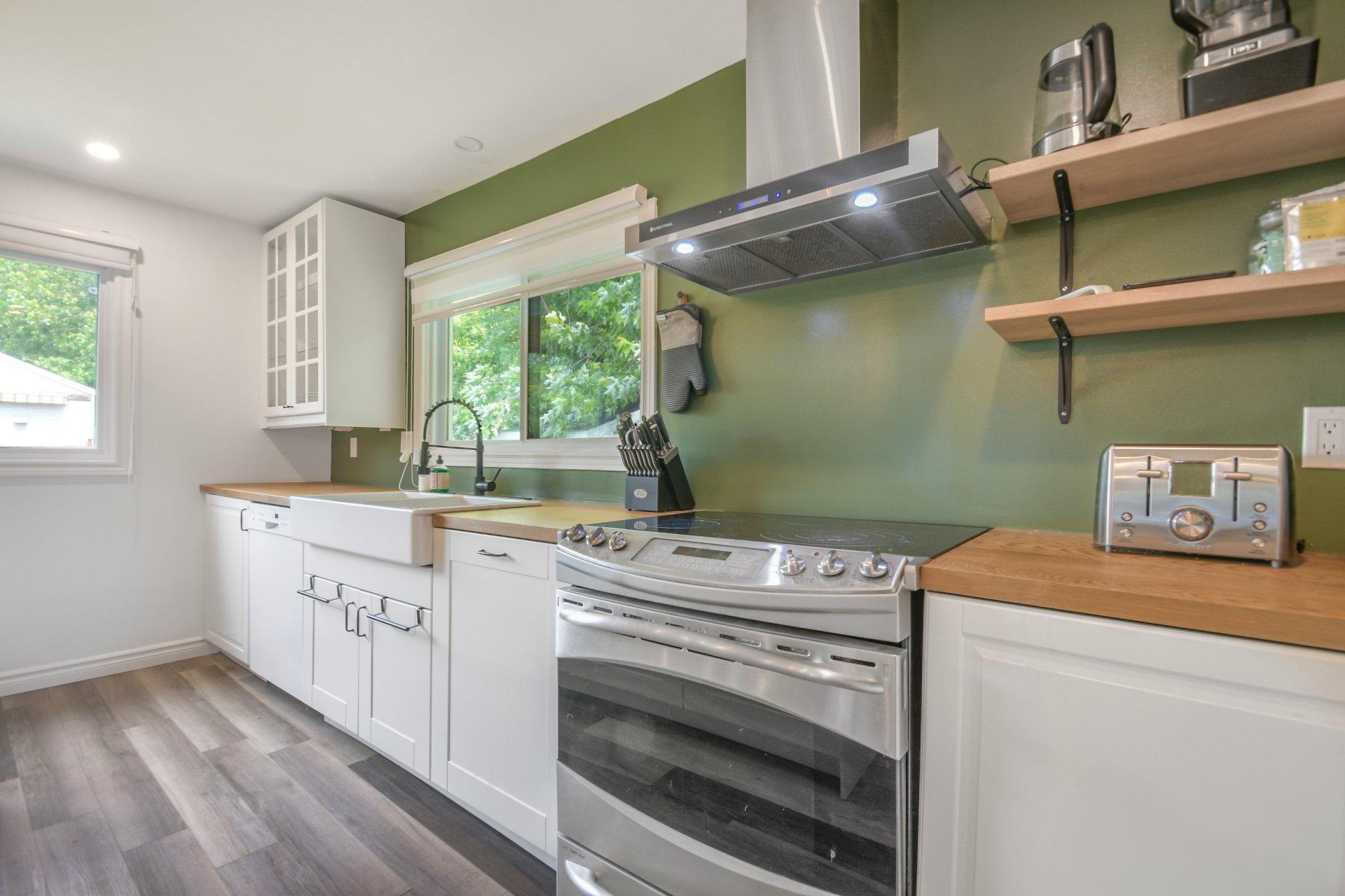 









432


28e Avenue

,
Pointe-Calumet,




QC
J0N1G1

