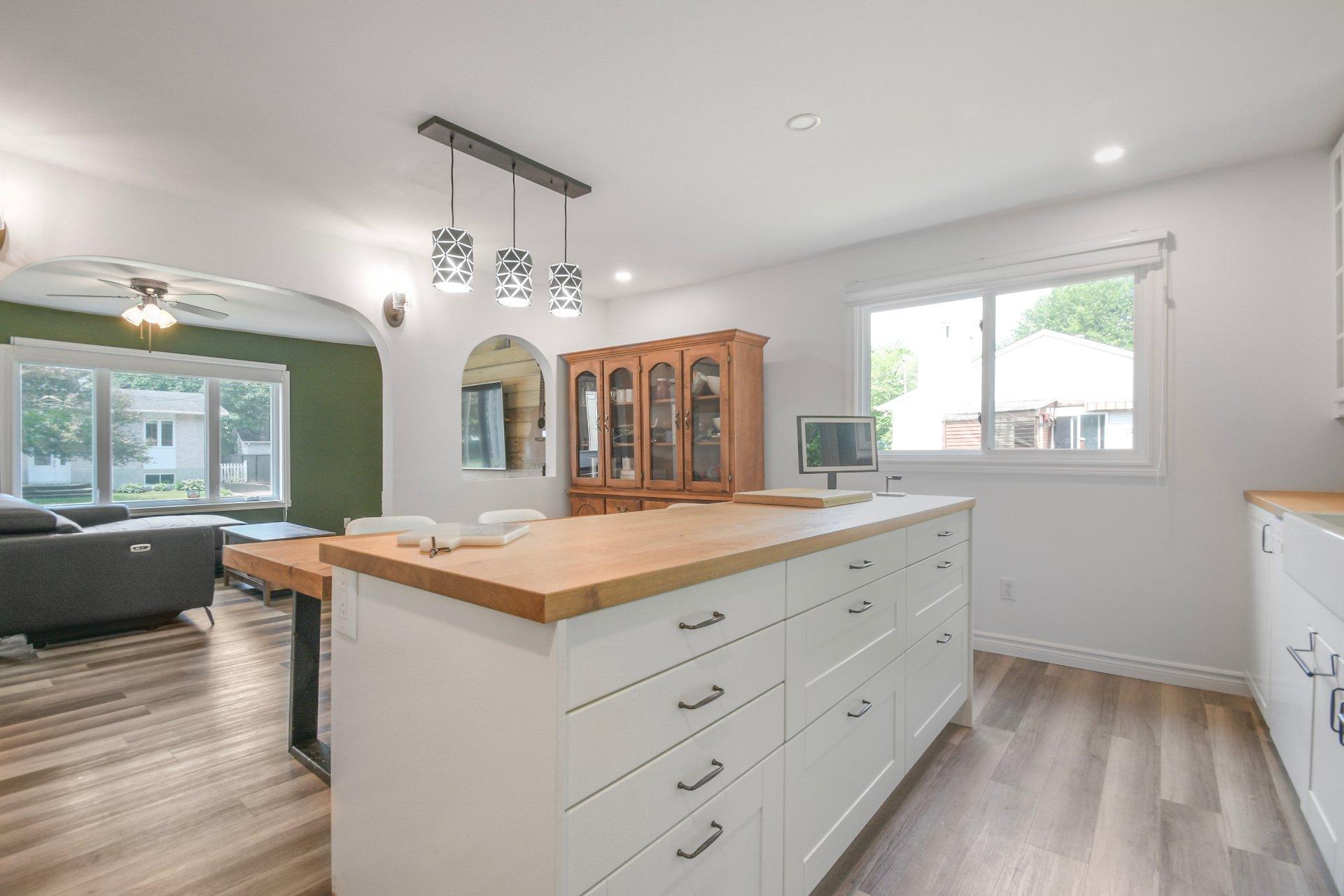 









432


28e Avenue

,
Pointe-Calumet,




QC
J0N1G1

