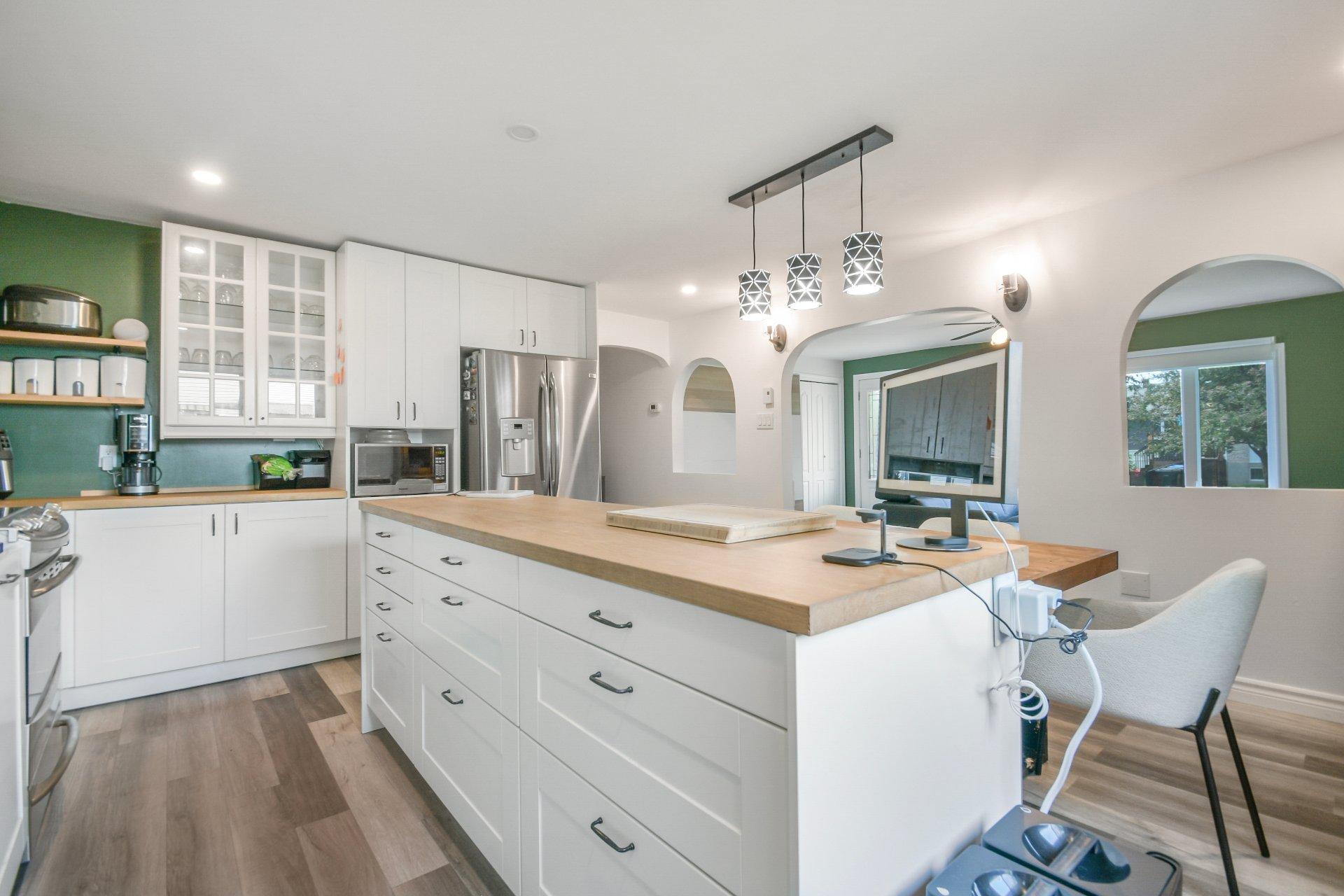 









432


28e Avenue

,
Pointe-Calumet,




QC
J0N1G1

