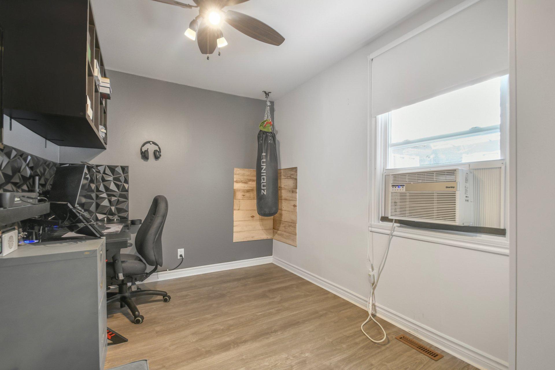 









432


28e Avenue

,
Pointe-Calumet,




QC
J0N1G1

