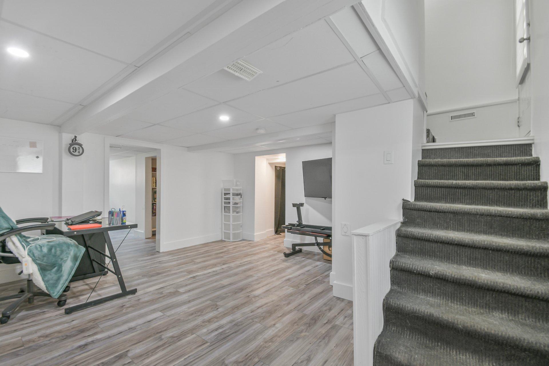 









432


28e Avenue

,
Pointe-Calumet,




QC
J0N1G1

