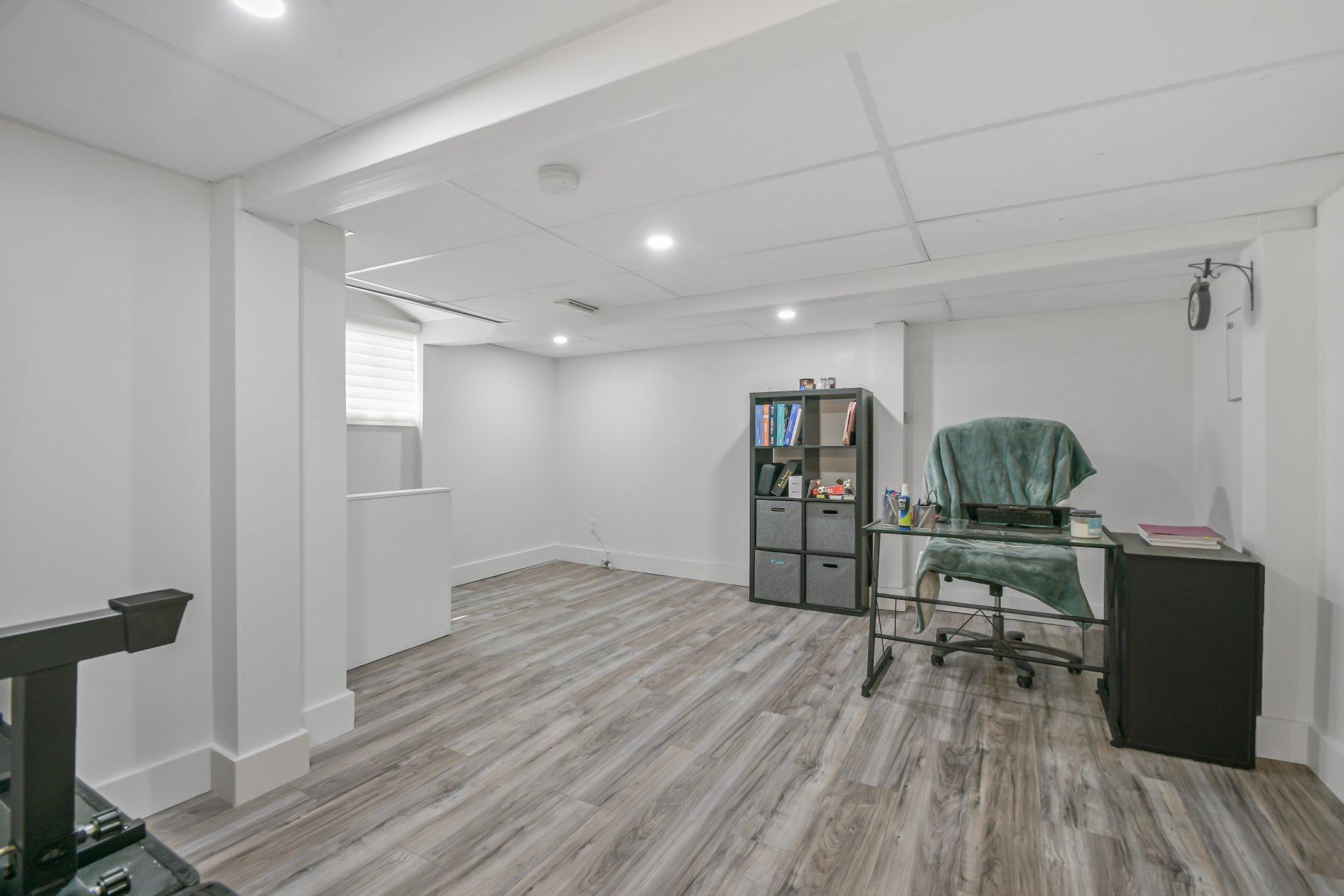 









432


28e Avenue

,
Pointe-Calumet,




QC
J0N1G1

