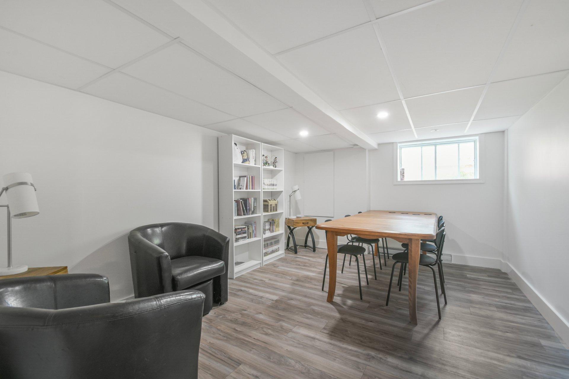 









432


28e Avenue

,
Pointe-Calumet,




QC
J0N1G1

