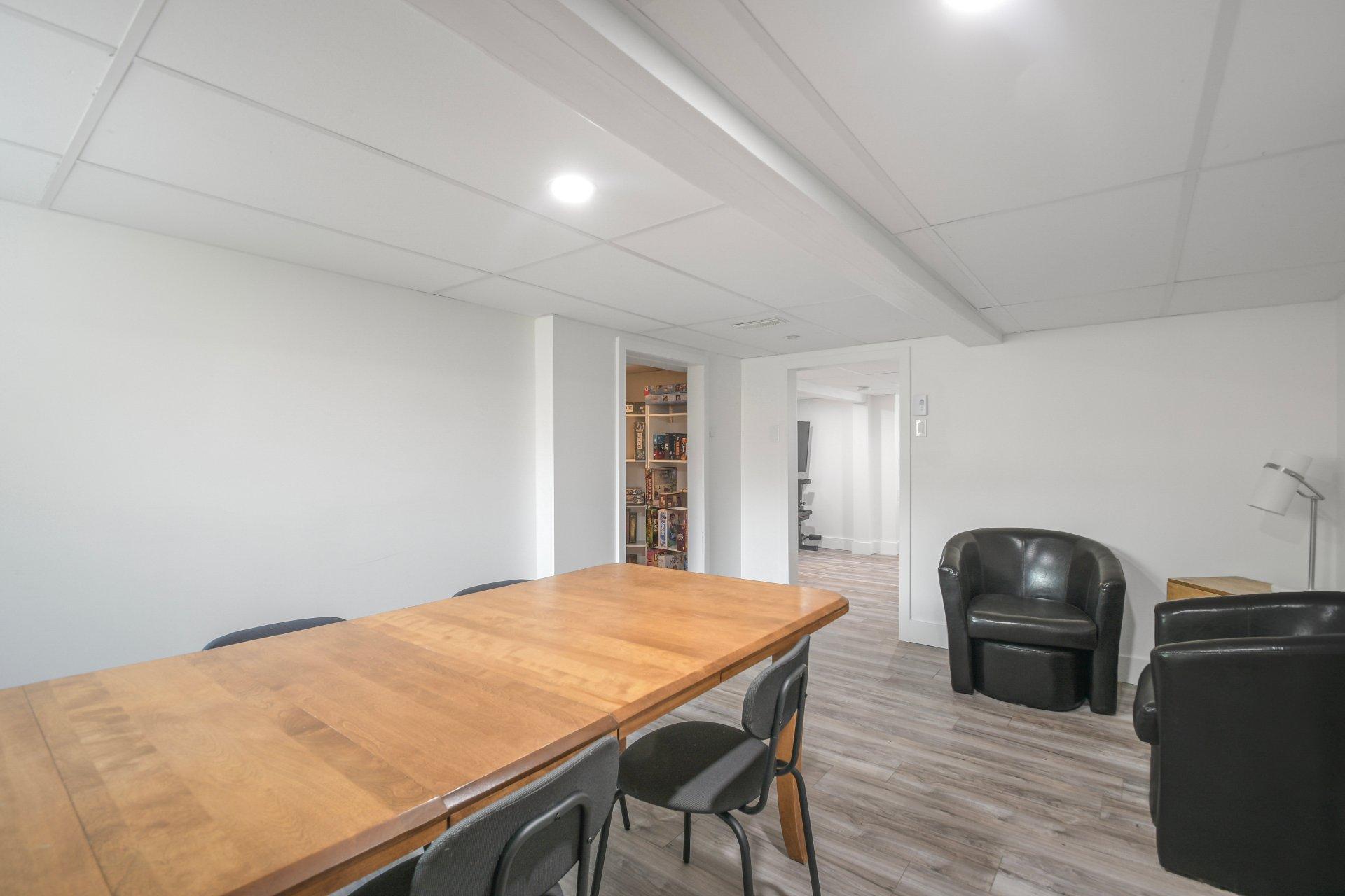 









432


28e Avenue

,
Pointe-Calumet,




QC
J0N1G1

