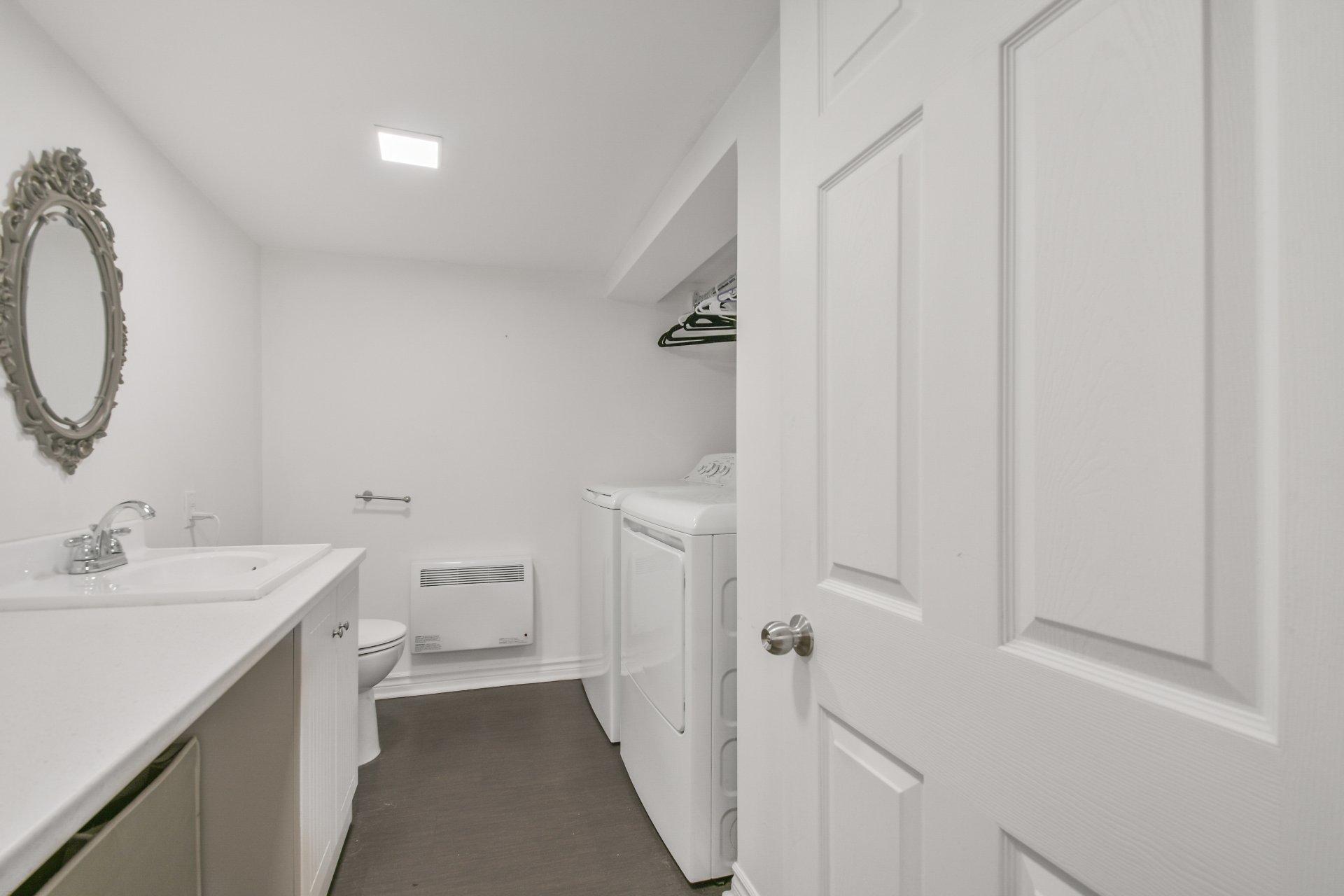 









432


28e Avenue

,
Pointe-Calumet,




QC
J0N1G1

