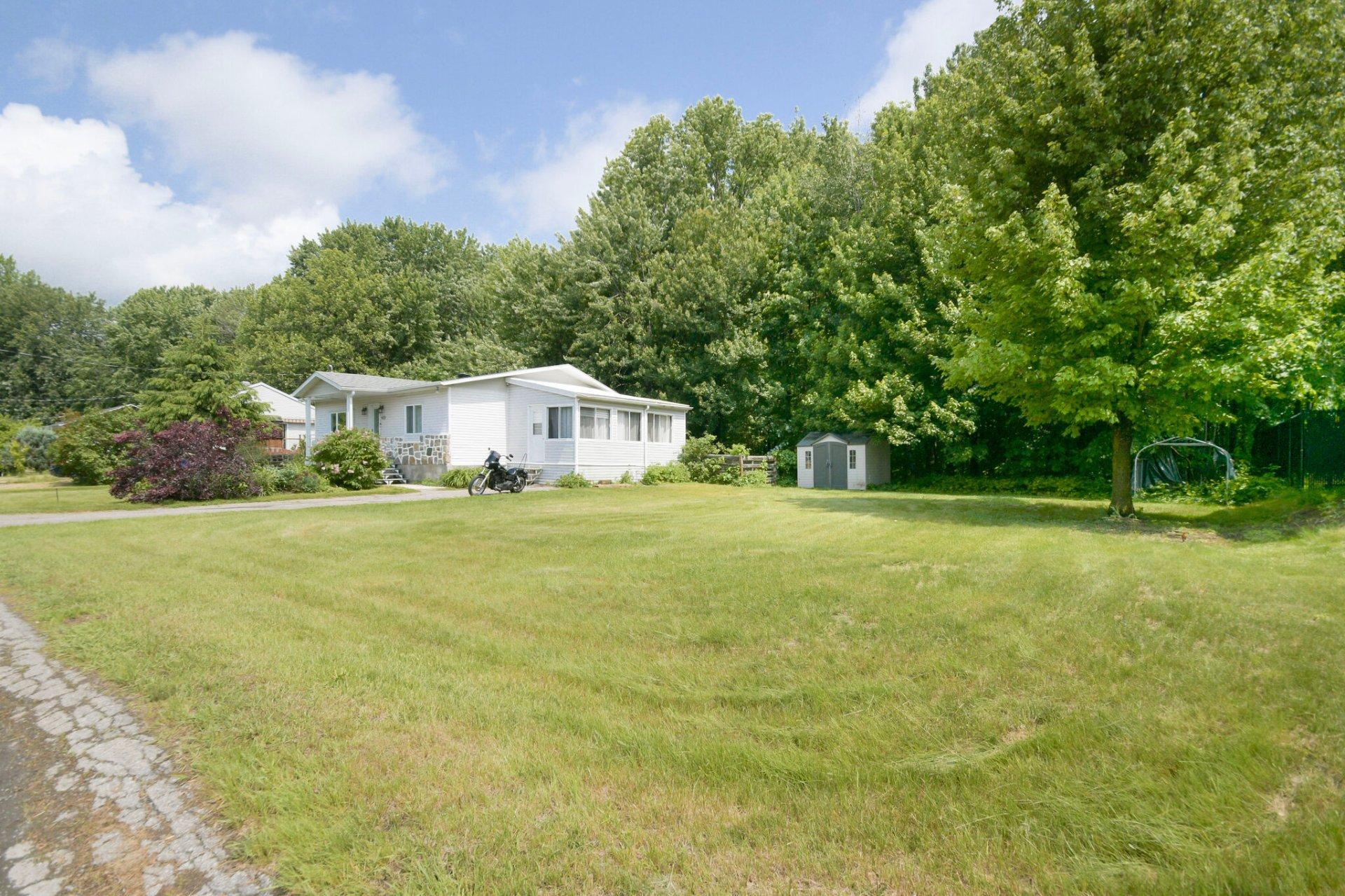 









432


28e Avenue

,
Pointe-Calumet,




QC
J0N1G1

