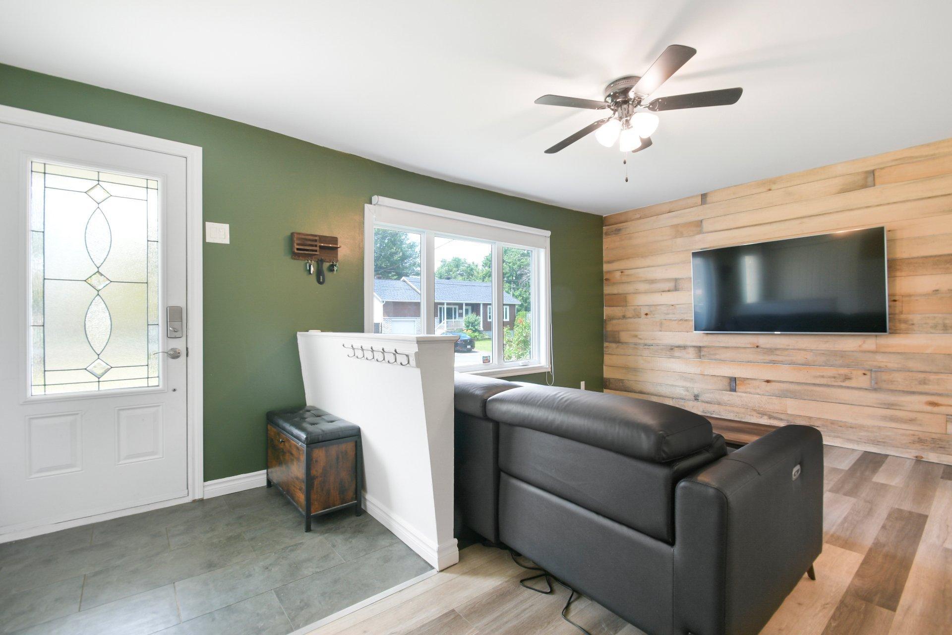 









432


28e Avenue

,
Pointe-Calumet,




QC
J0N1G1

