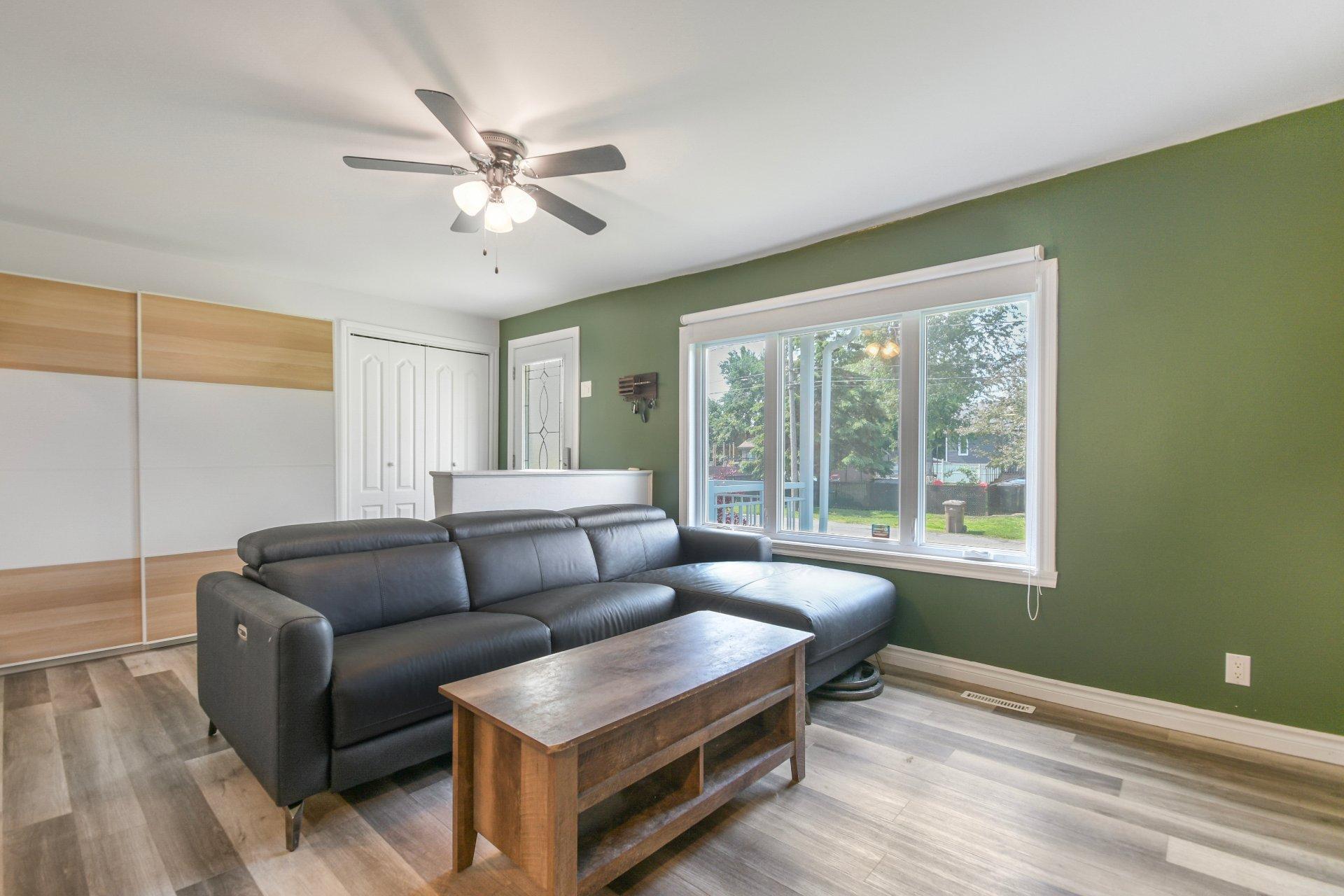 









432


28e Avenue

,
Pointe-Calumet,




QC
J0N1G1

