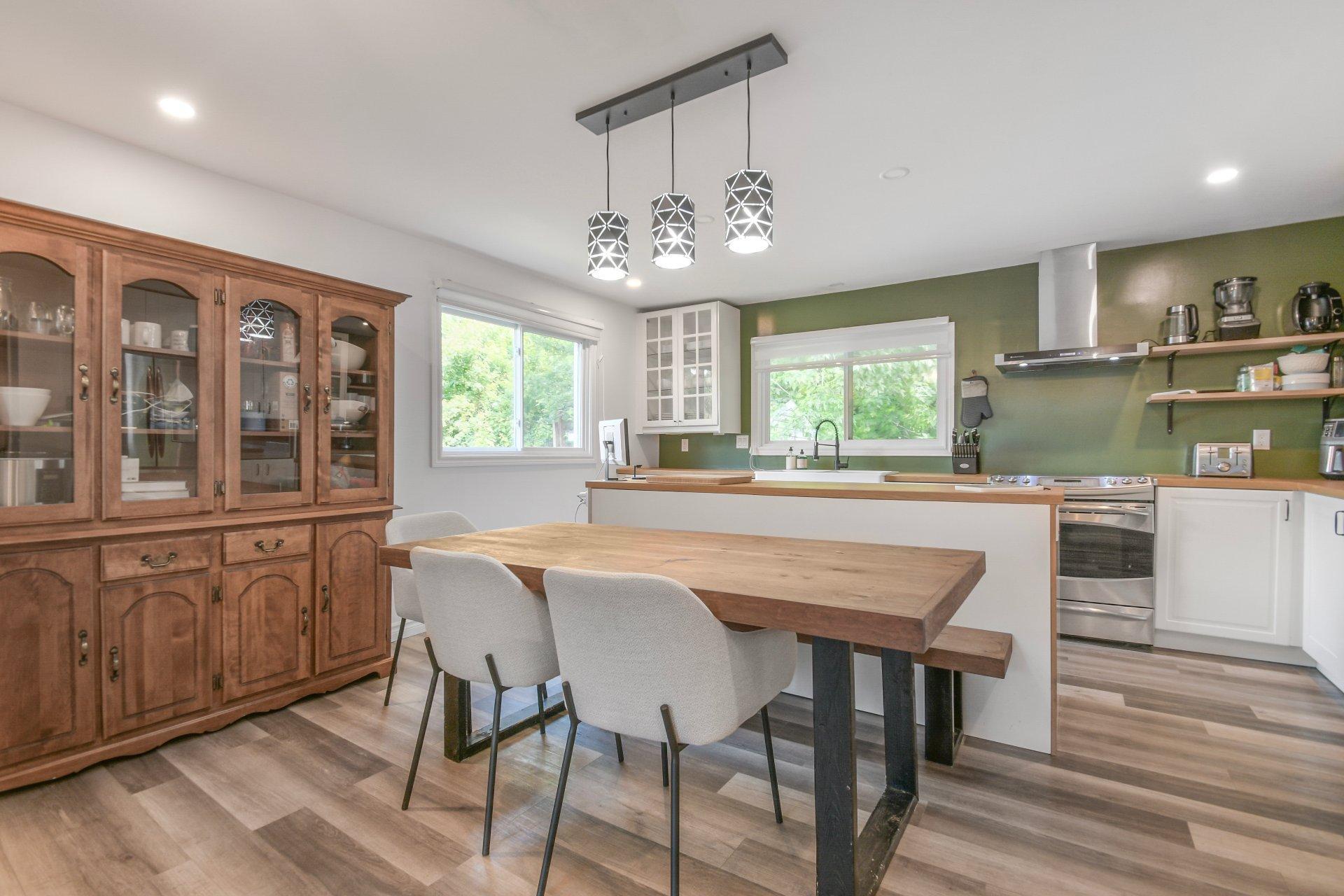 









432


28e Avenue

,
Pointe-Calumet,




QC
J0N1G1

