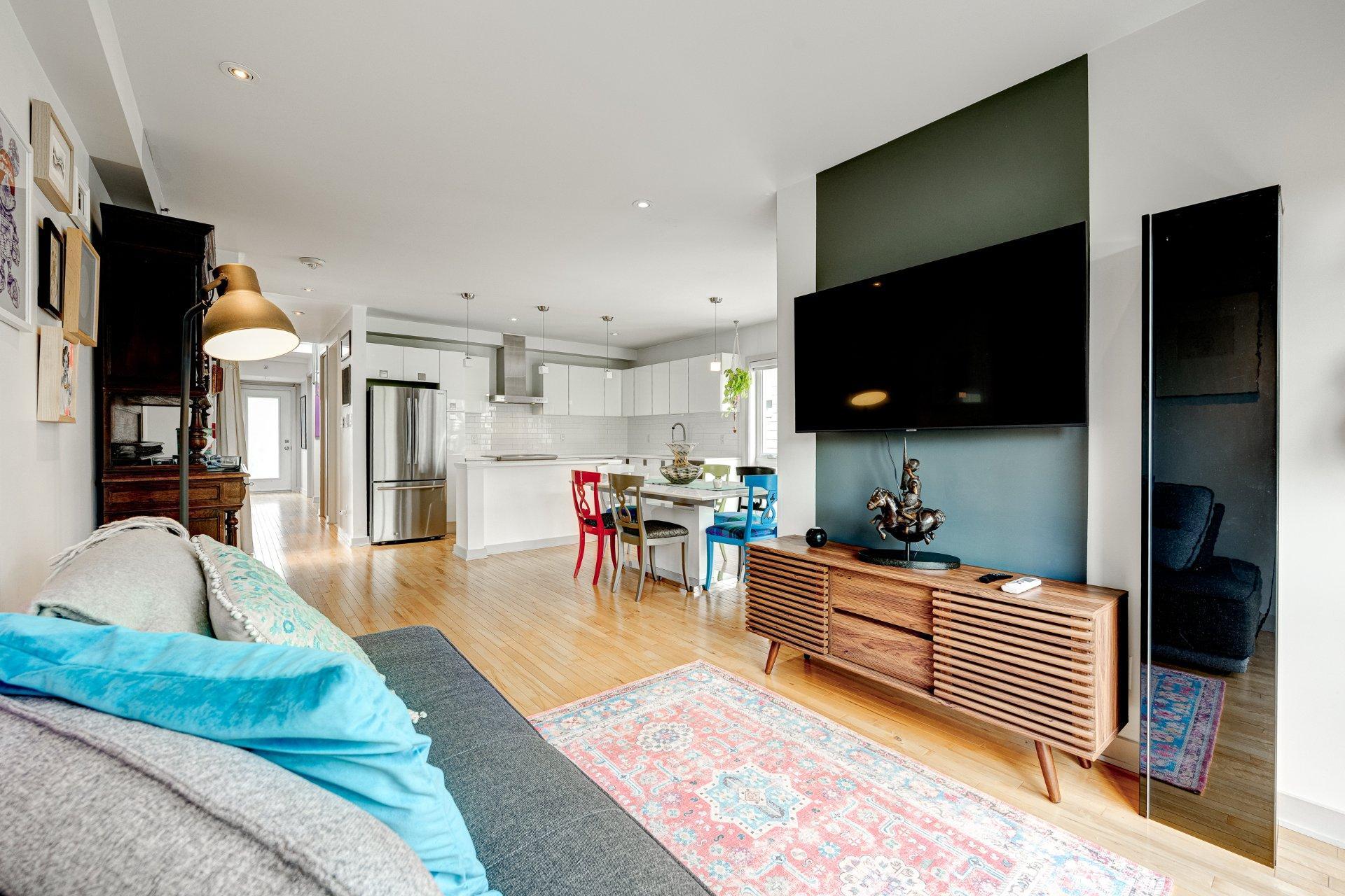 









55


Rue Roy E.

, 301,
Montréal (Le Plateau-Mont-Royal),




QC
H2W0A3

