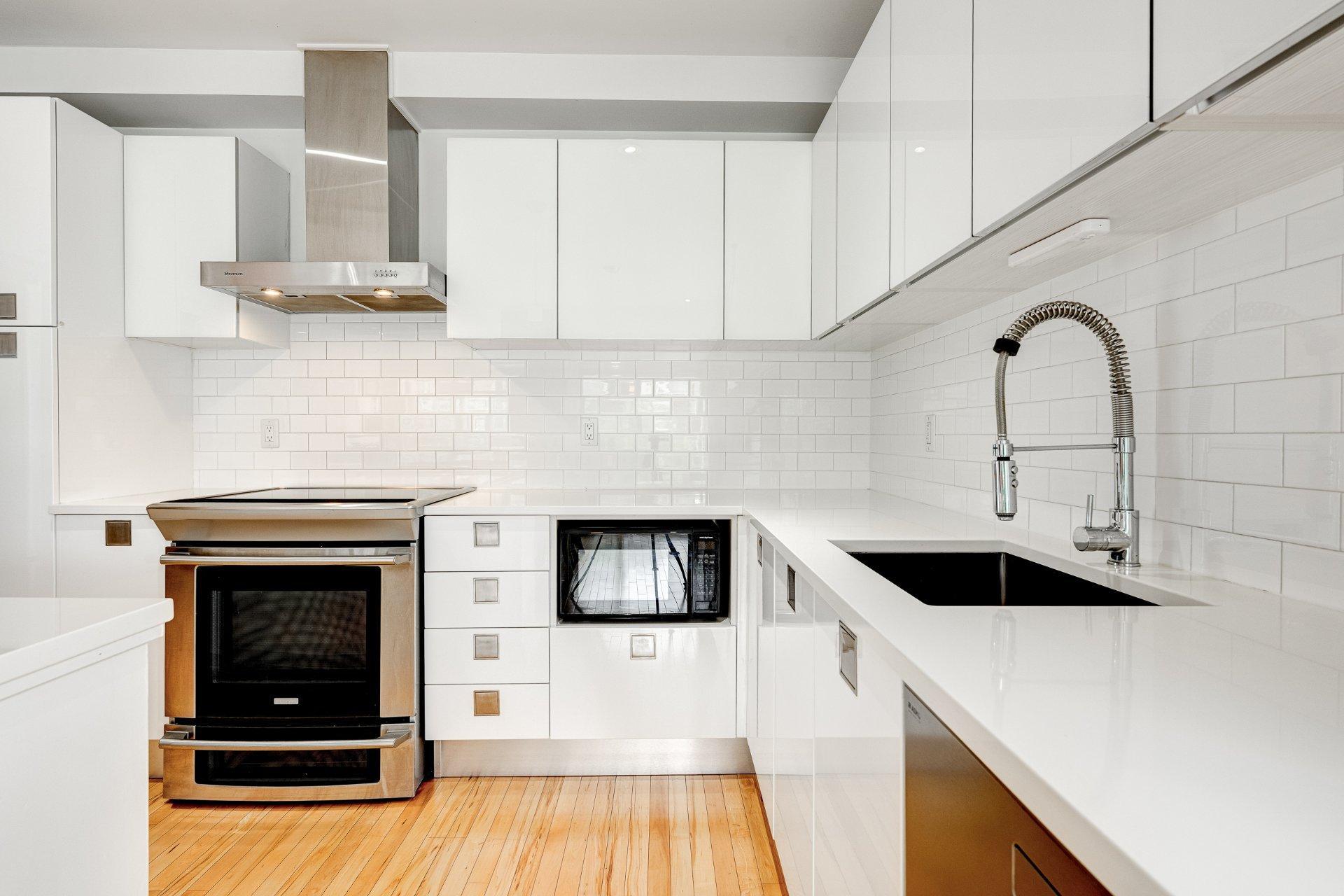 









55


Rue Roy E.

, 301,
Montréal (Le Plateau-Mont-Royal),




QC
H2W0A3

