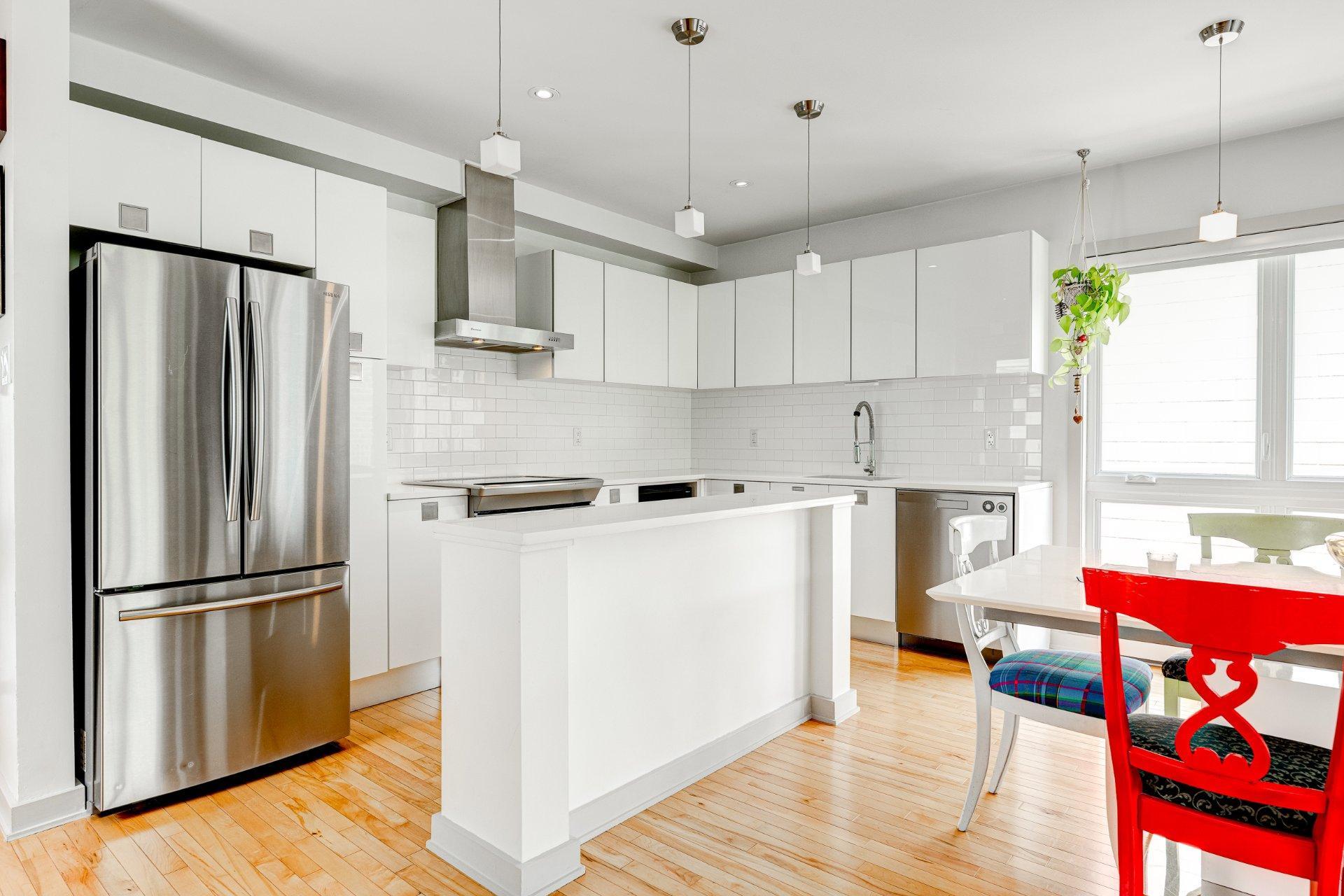 









55


Rue Roy E.

, 301,
Montréal (Le Plateau-Mont-Royal),




QC
H2W0A3


