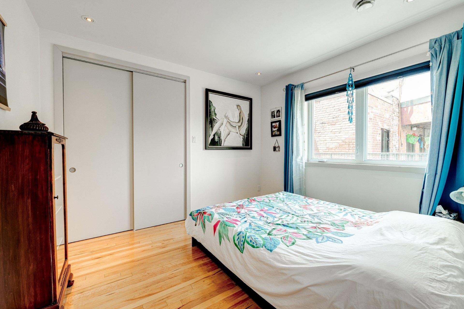 









55


Rue Roy E.

, 301,
Montréal (Le Plateau-Mont-Royal),




QC
H2W0A3

